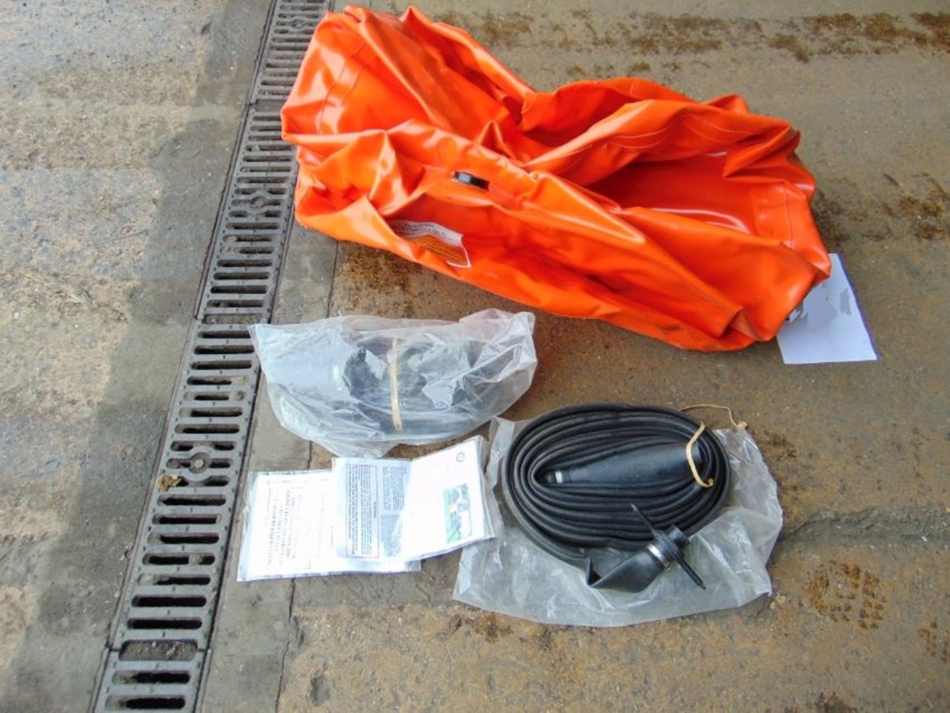 Unissued Easy Lift 4 tonne Air Jack c/w hose etc - Image 2 of 8