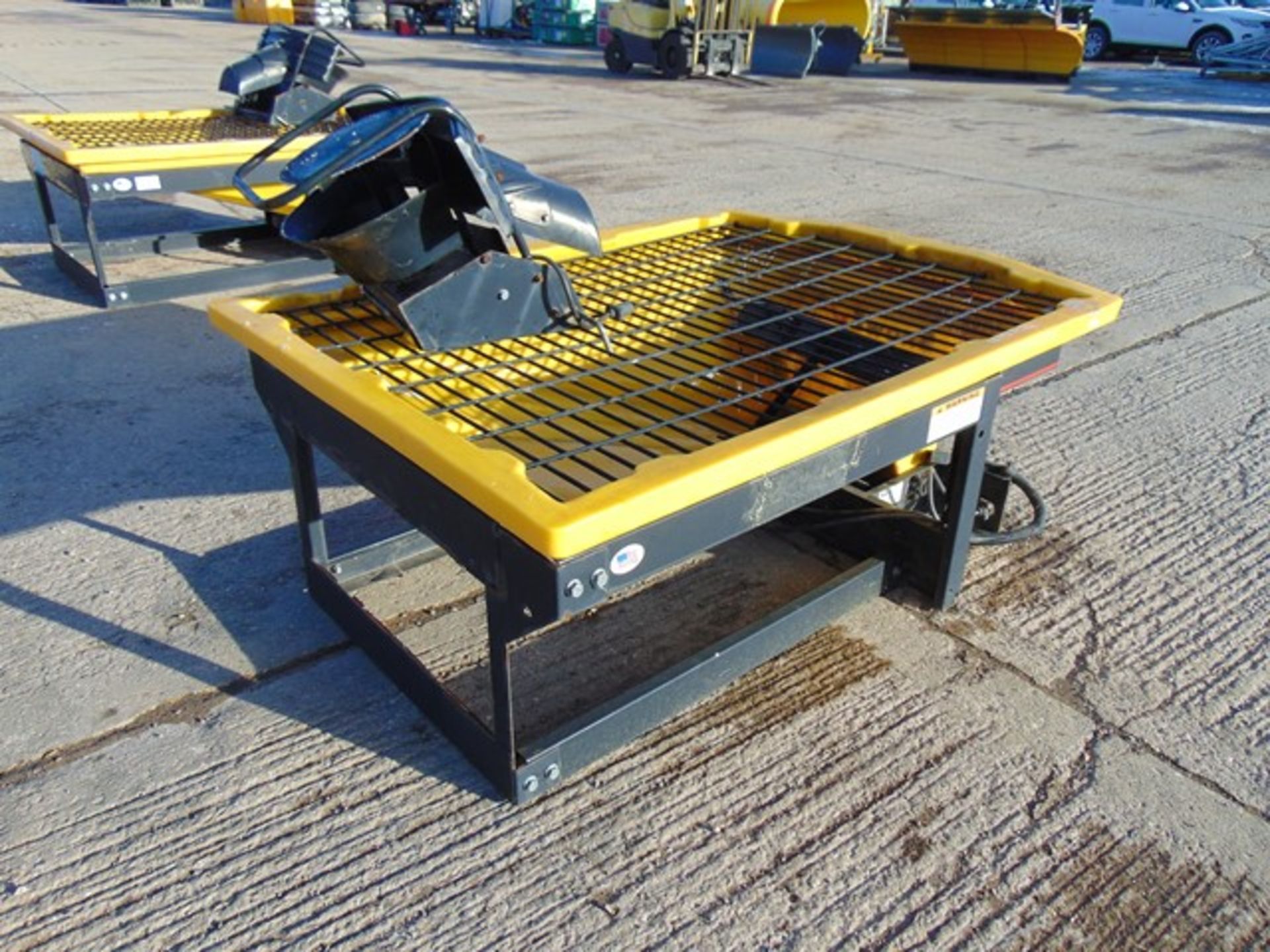 SnowEx Vee Pro 3000 Salt Spreader for pick up RTV Etc - Image 3 of 7