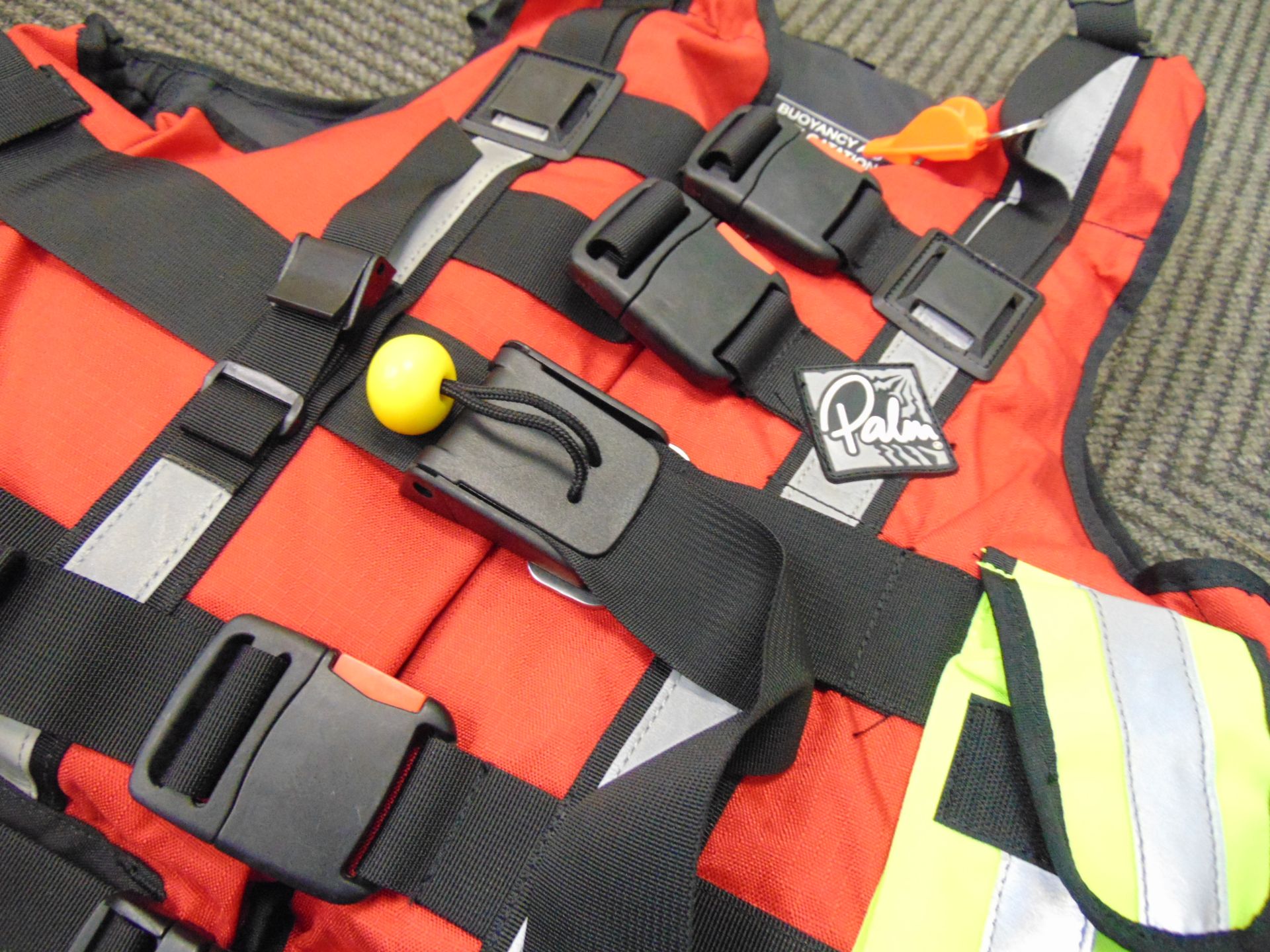 Palm Professional Rescue 800 Buoyancy Aid - PFD Personal Floatation Device Size L/XL - Image 2 of 4