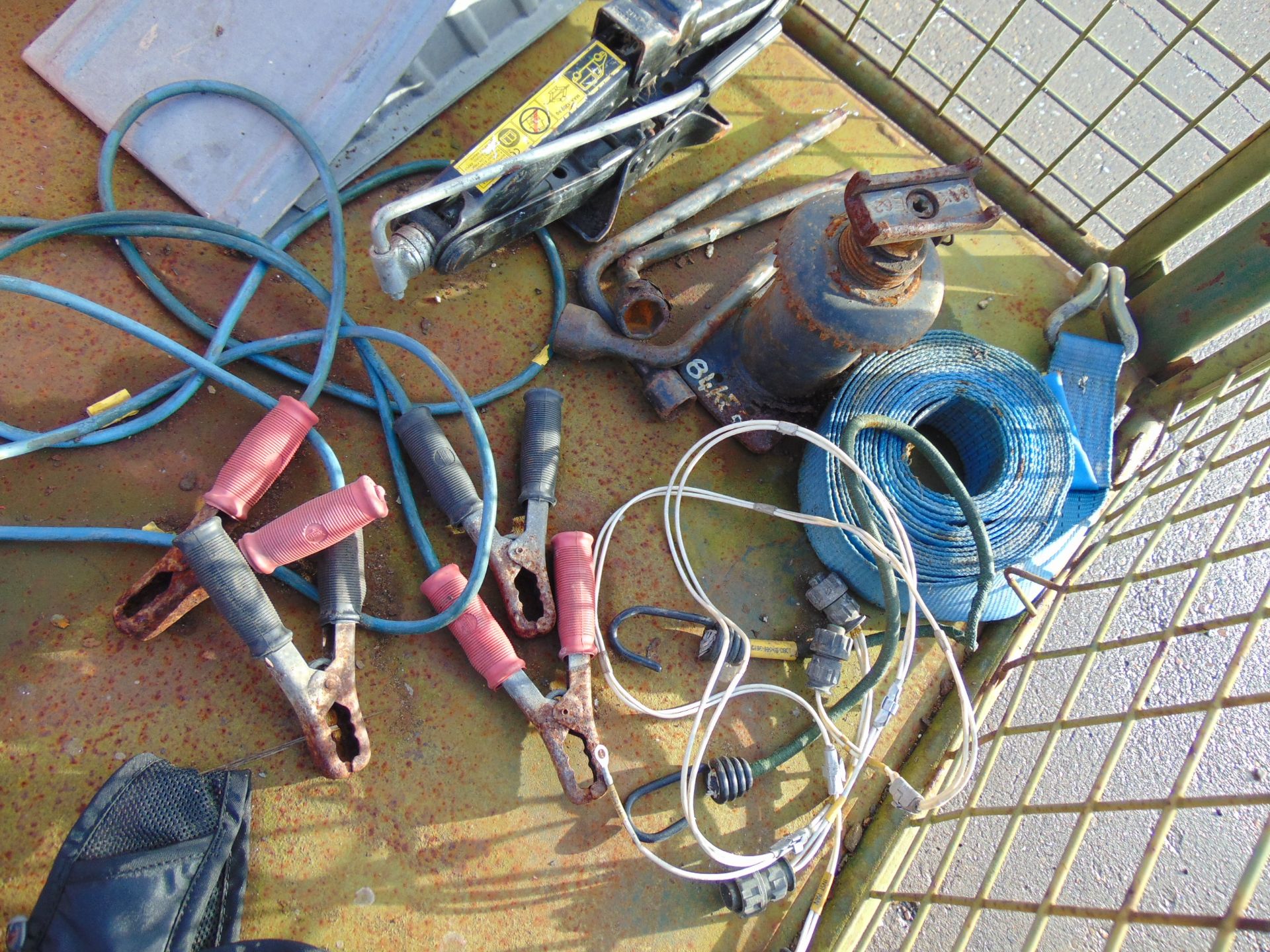 Fire Extinguishers, Camelbaks, Jump Leads, Jacks etc - Image 4 of 5