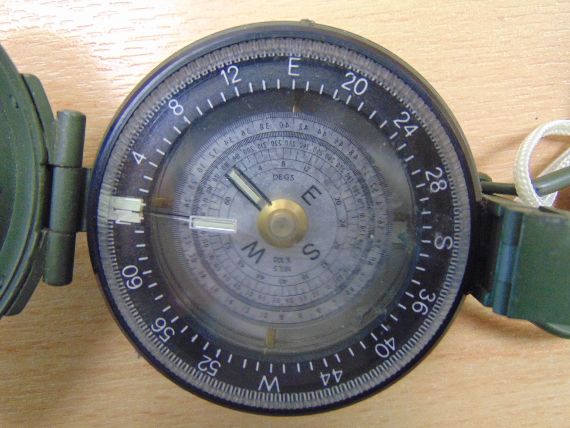 FRANCIS BAKER M88 PRISMATIC COMPASS IN MILS BRITISH ARMY ISSUE - Image 3 of 8