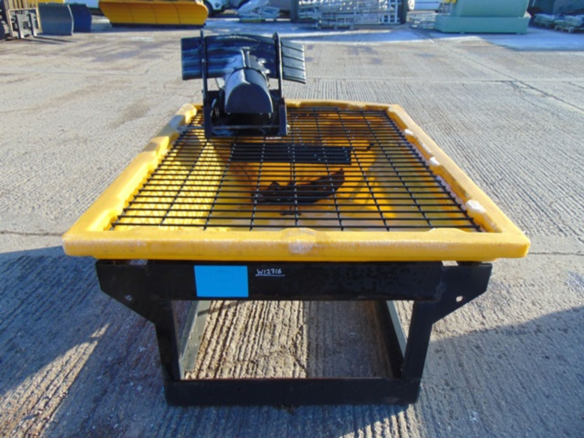 SnowEx Vee Pro 3000 Salt Spreader for pick up RTV Etc - Image 4 of 7