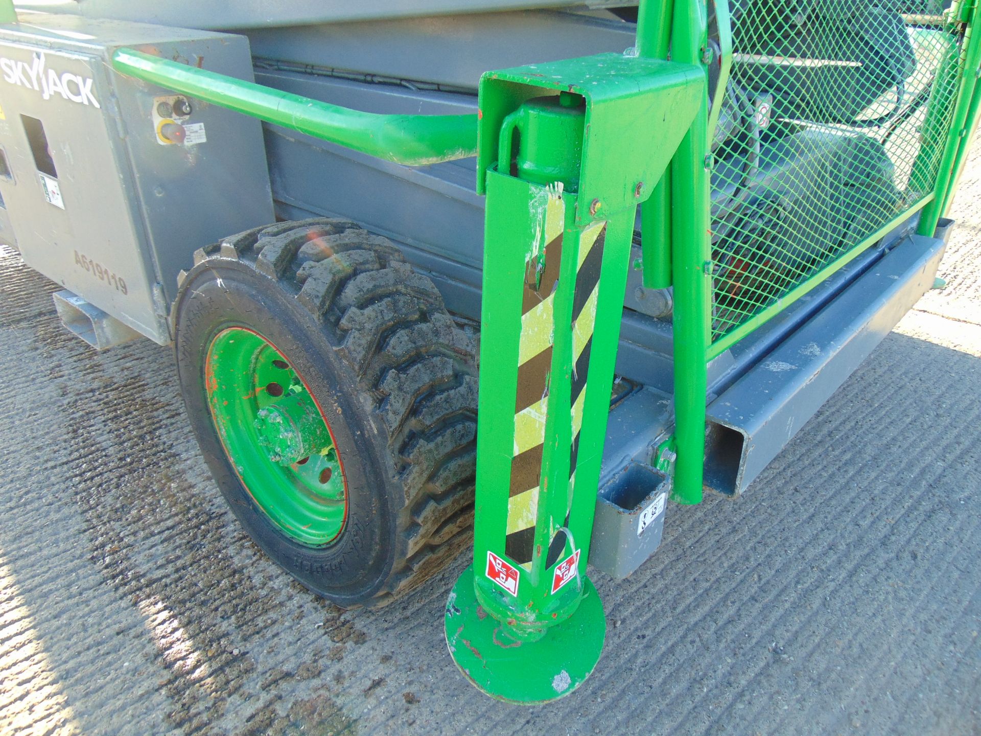 SkyJack SJ9250 Diesel Scissor Lift - Image 11 of 27