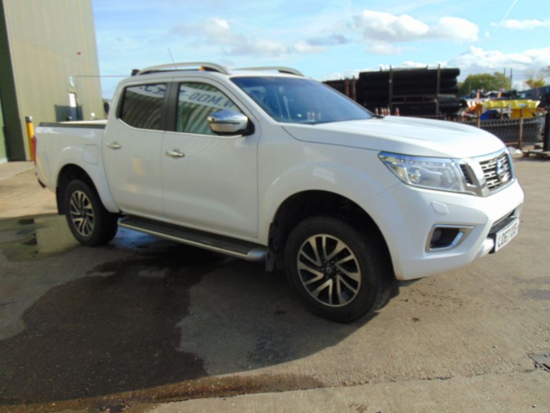 2017 Nissan Navara Tekna 2.3 DCI Double Cab 4x4 Pick Up - Image 5 of 32