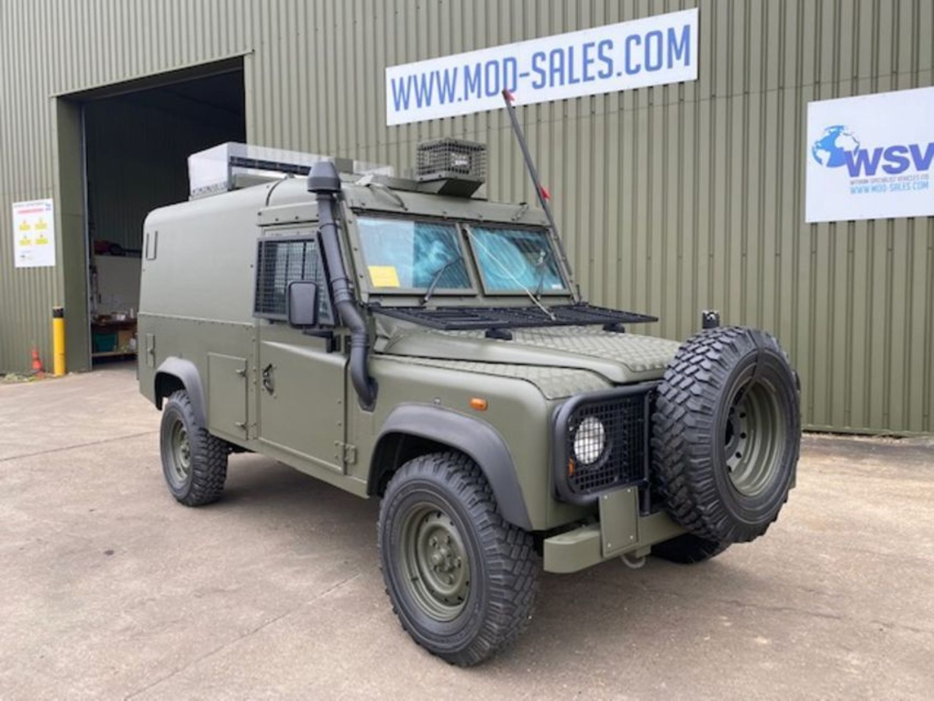 Land Rover Defender Snatch 2B 300Tdi armoured RHD - Image 4 of 53