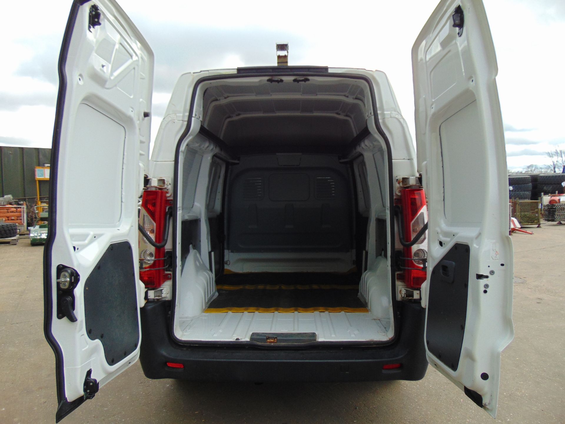 Peugeot Expert Diesel Panel Van ONLY 24,093 MILES! - Image 10 of 23