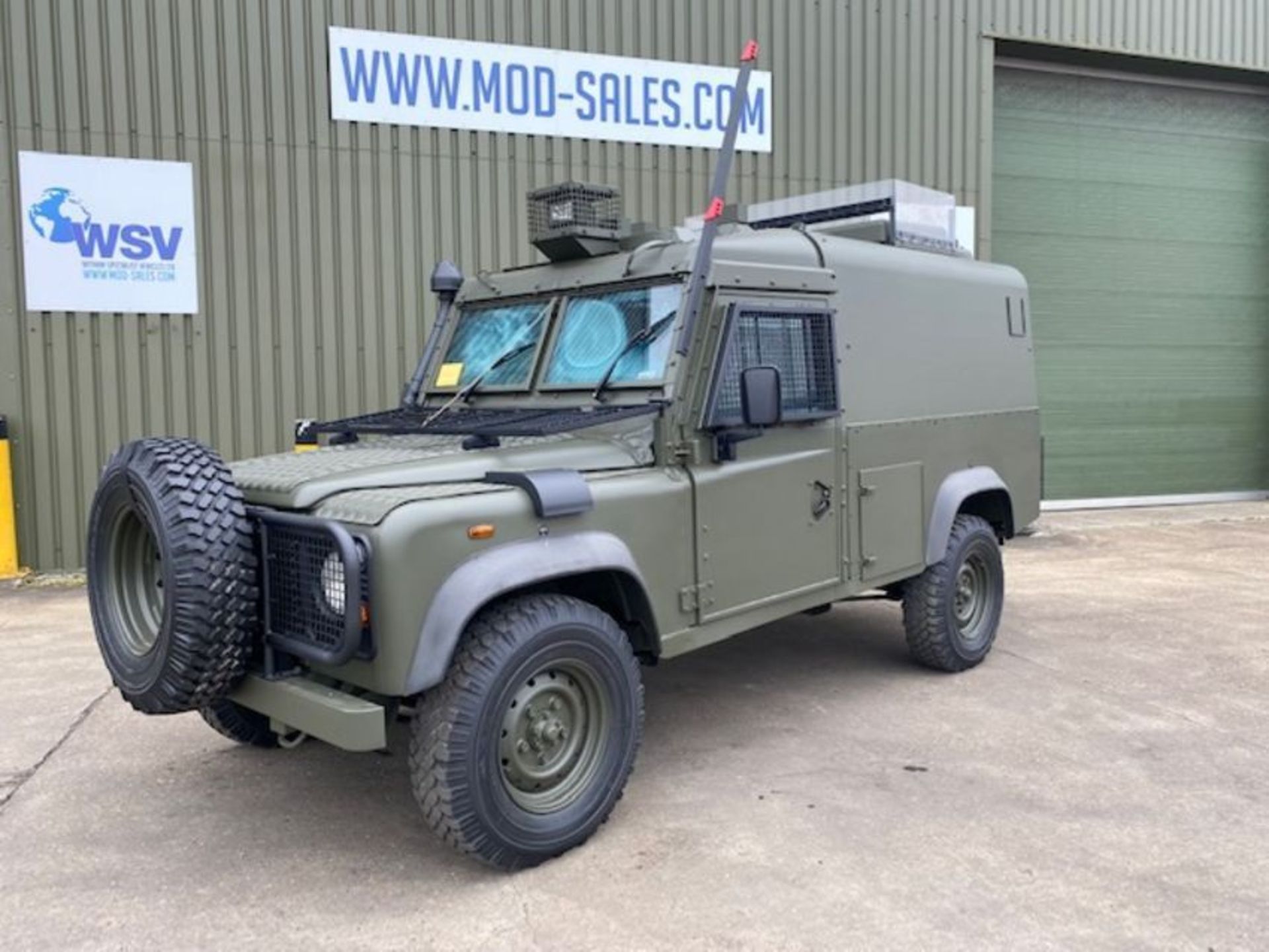 Land Rover Defender Snatch 2B 300Tdi armoured RHD