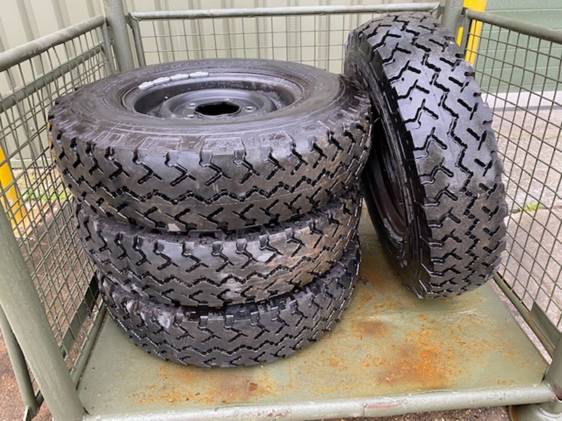 4x Avon Rangemaster 7.50 R16 Tyres on Heavy Duty 5 Stud Rims - Image 4 of 13