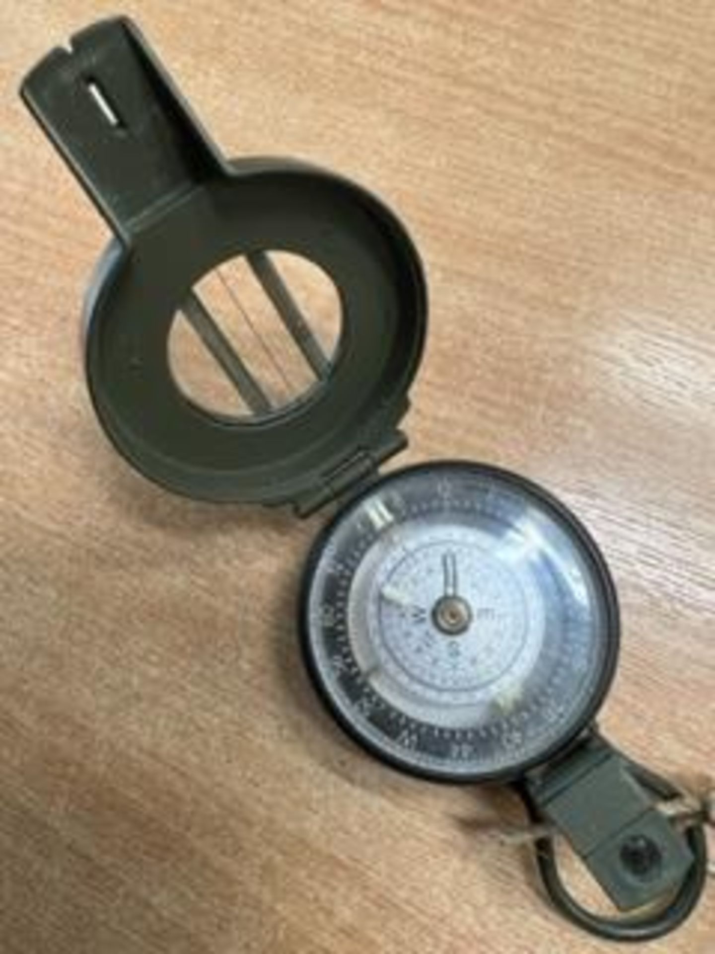FRANCIS BAKER M88 BRITISH ARMY PRISMATIC COMPASS IN MILS NATO MARKS - Image 2 of 7