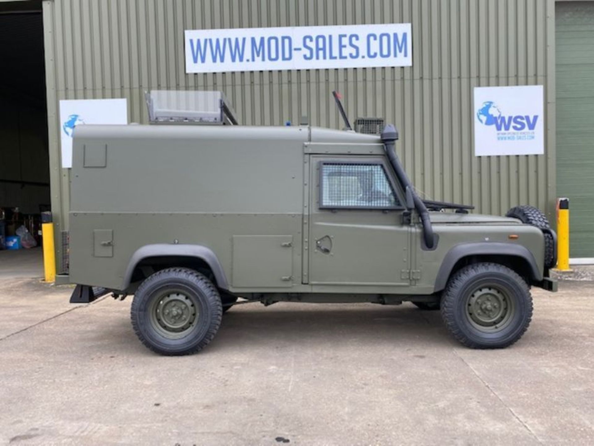 Land Rover Defender Snatch 2B 300Tdi armoured RHD - Image 8 of 53