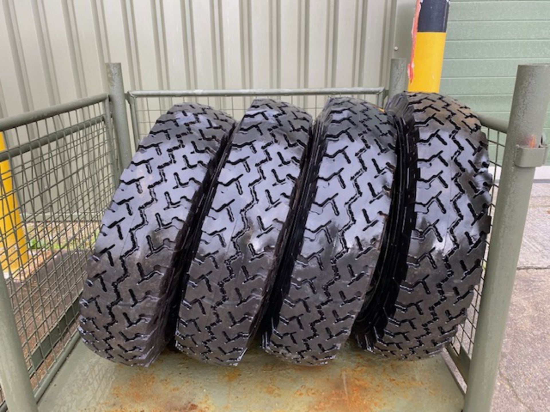 4x Avon Rangemaster 7.50 R16 Tyres on Heavy Duty 5 Stud Rims - Image 3 of 13