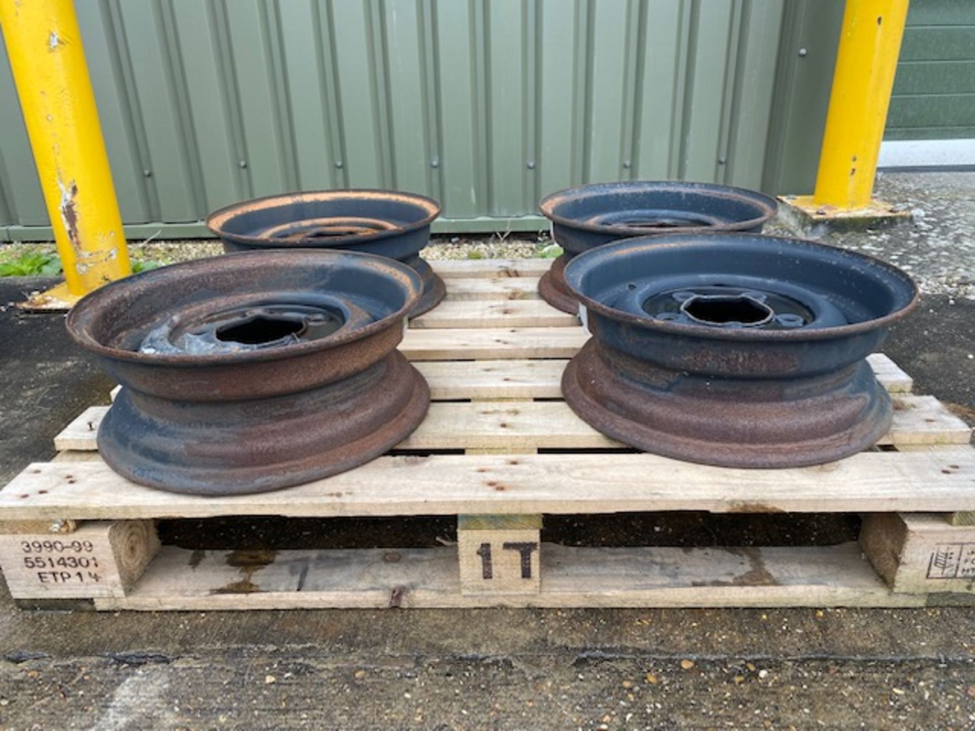 Heavy duty Land Rover Wheel Rims x 4 - Image 7 of 7