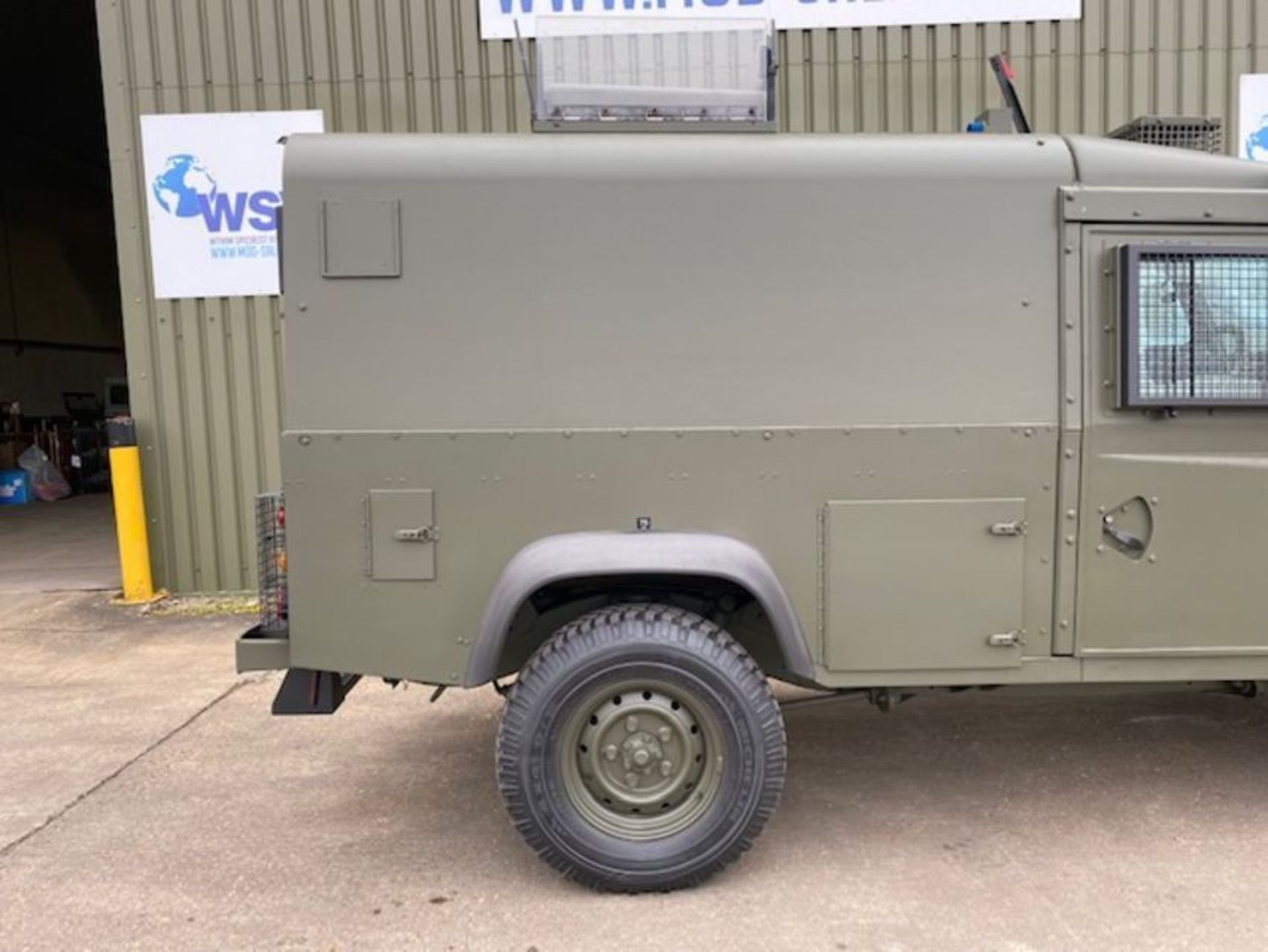 Land Rover Defender Snatch 2B 300Tdi armoured RHD - Image 10 of 53