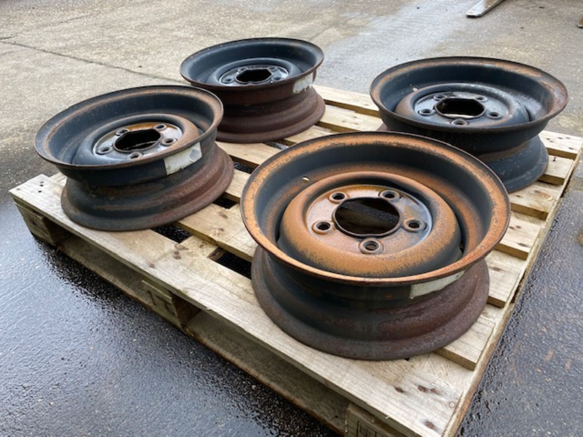 Heavy duty Land Rover Wheel Rims x 4 - Image 5 of 7