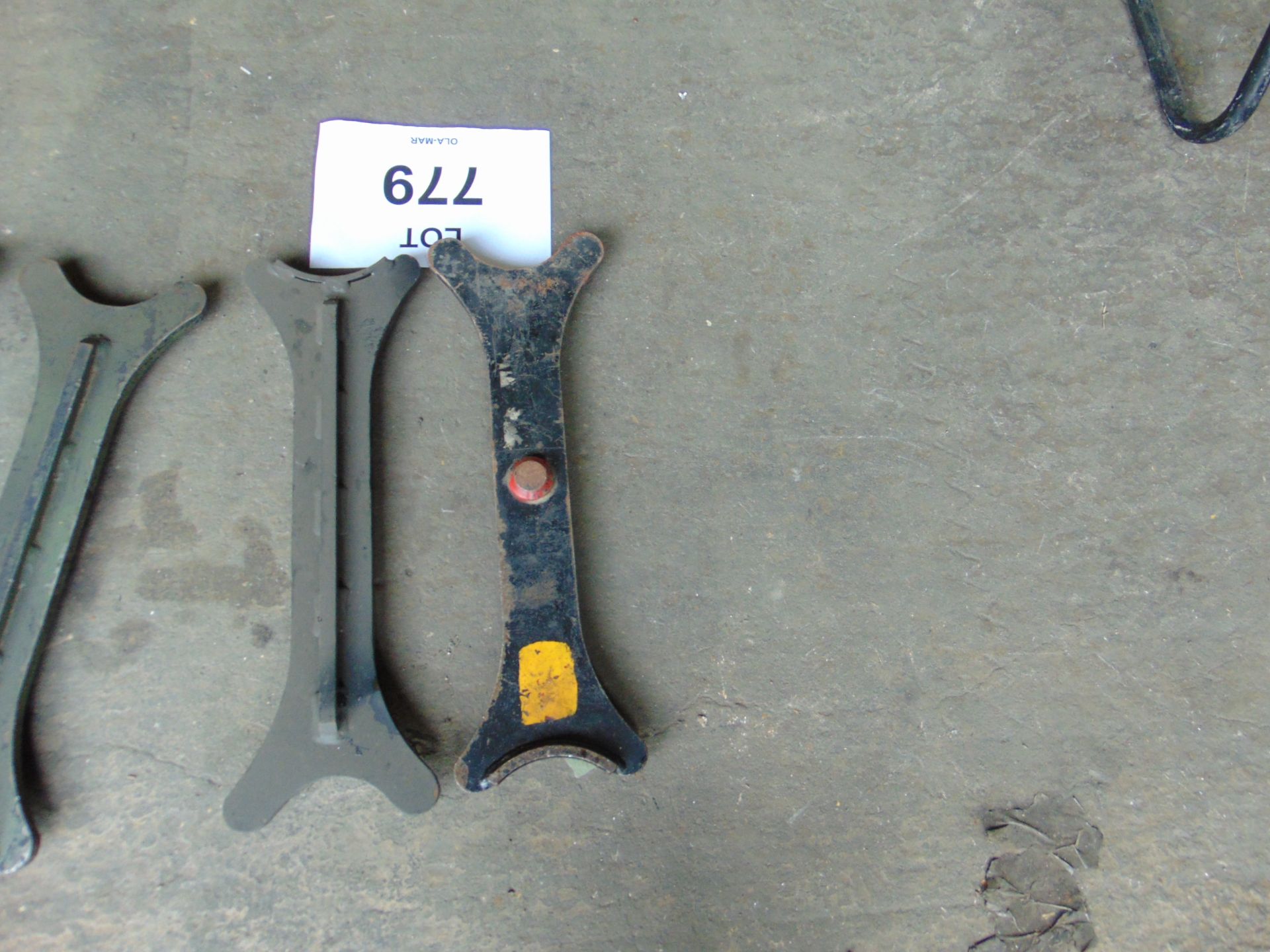 2x Very Desirable CVRT Track Removing Tool - Image 2 of 3