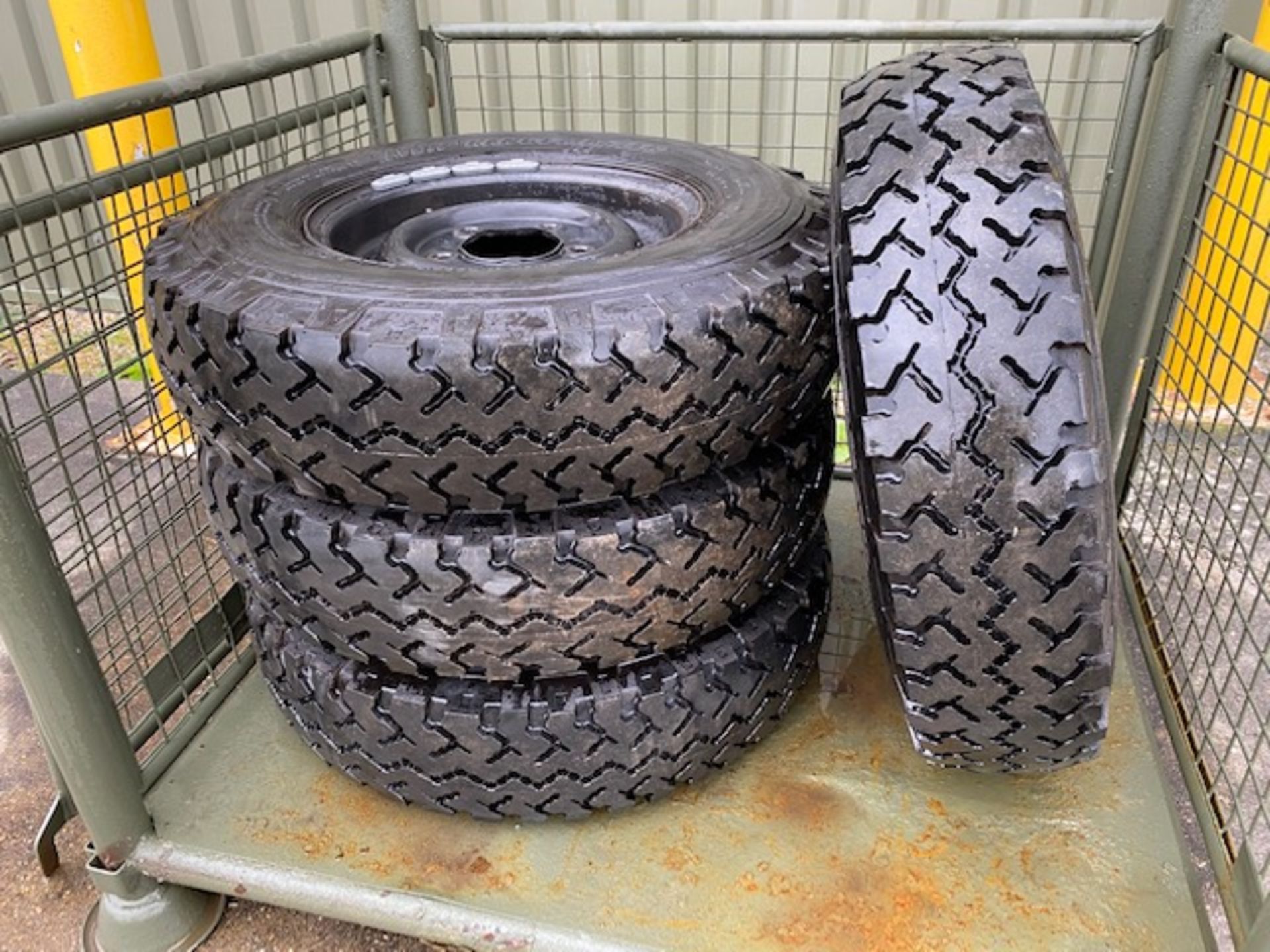 4x Avon Rangemaster 7.50 R16 Tyres on Heavy Duty 5 Stud Rims - Image 9 of 13