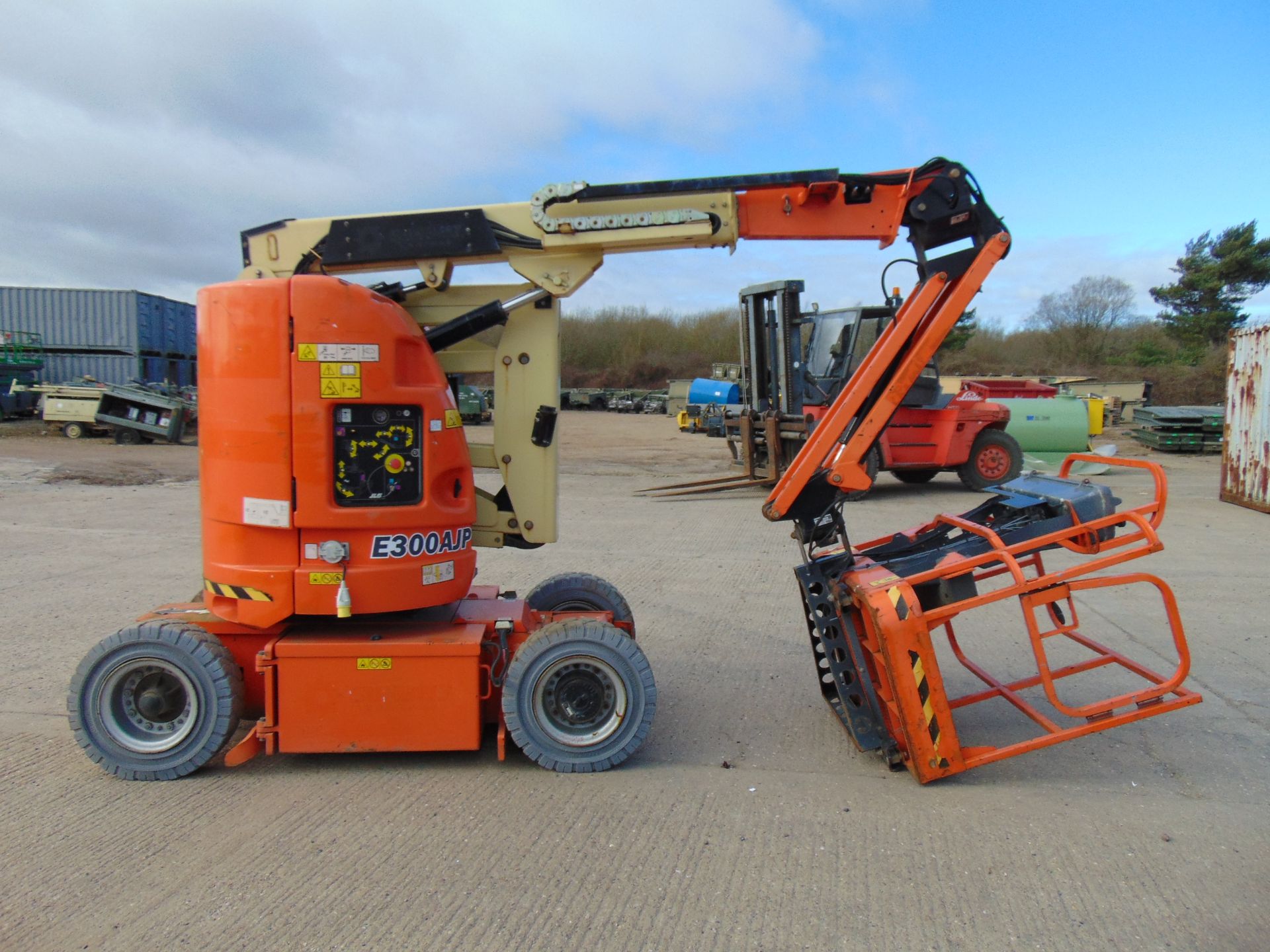 2012 JLG E300AJP Articulated Electric Boom Lift ONLY 605 HOURS! - Image 2 of 22