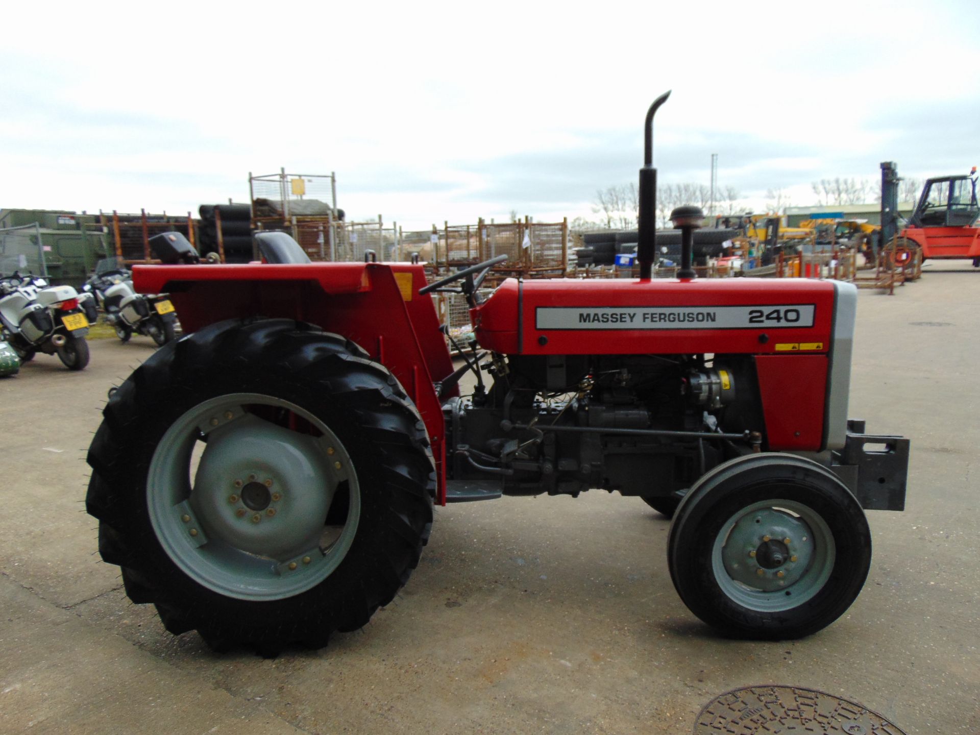 Unused Massey Ferguson MF240 Tractor ONLY 8 Hours! - Image 5 of 21