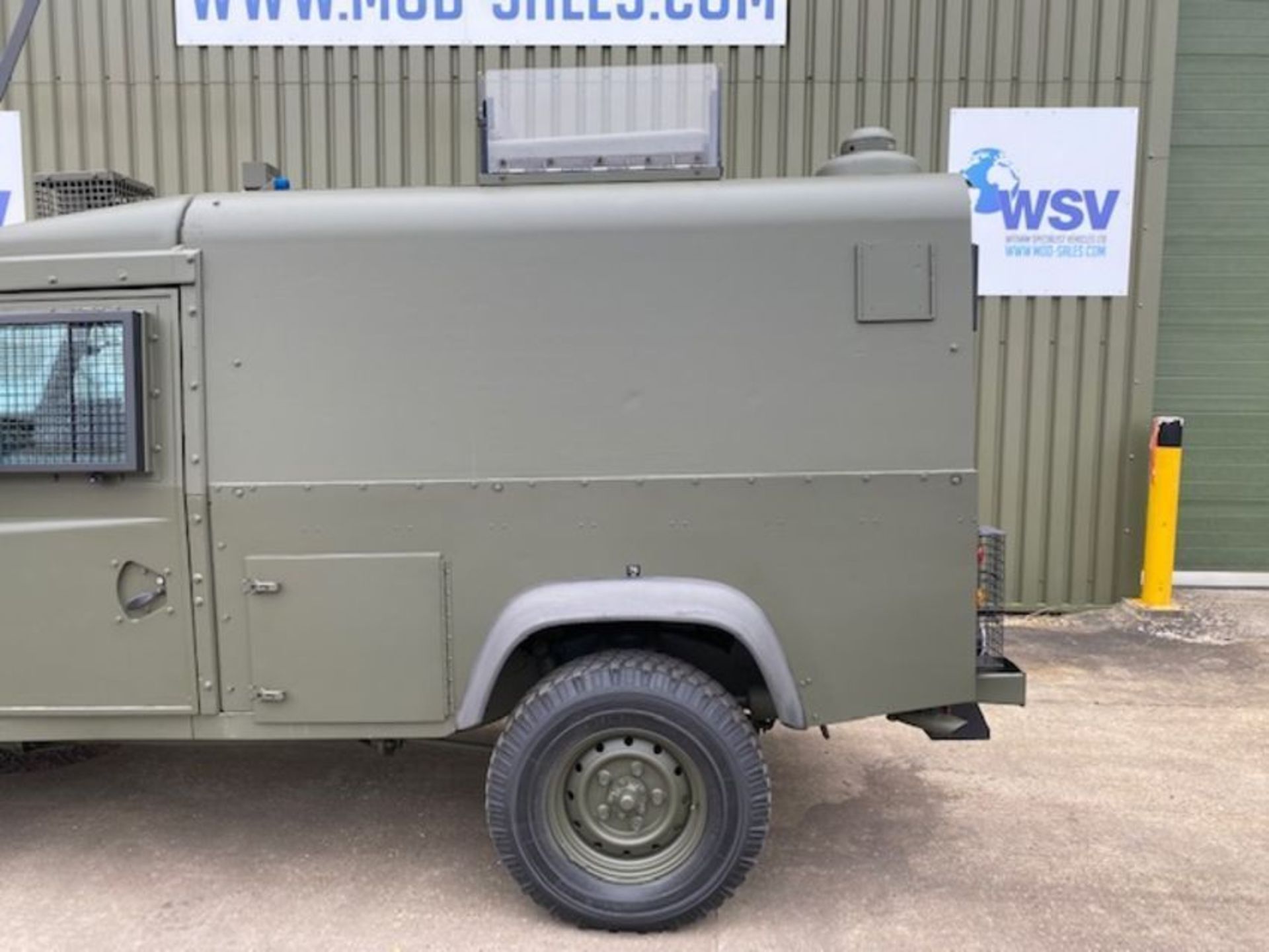 Land Rover Defender Snatch 2B 300Tdi armoured RHD - Image 7 of 53