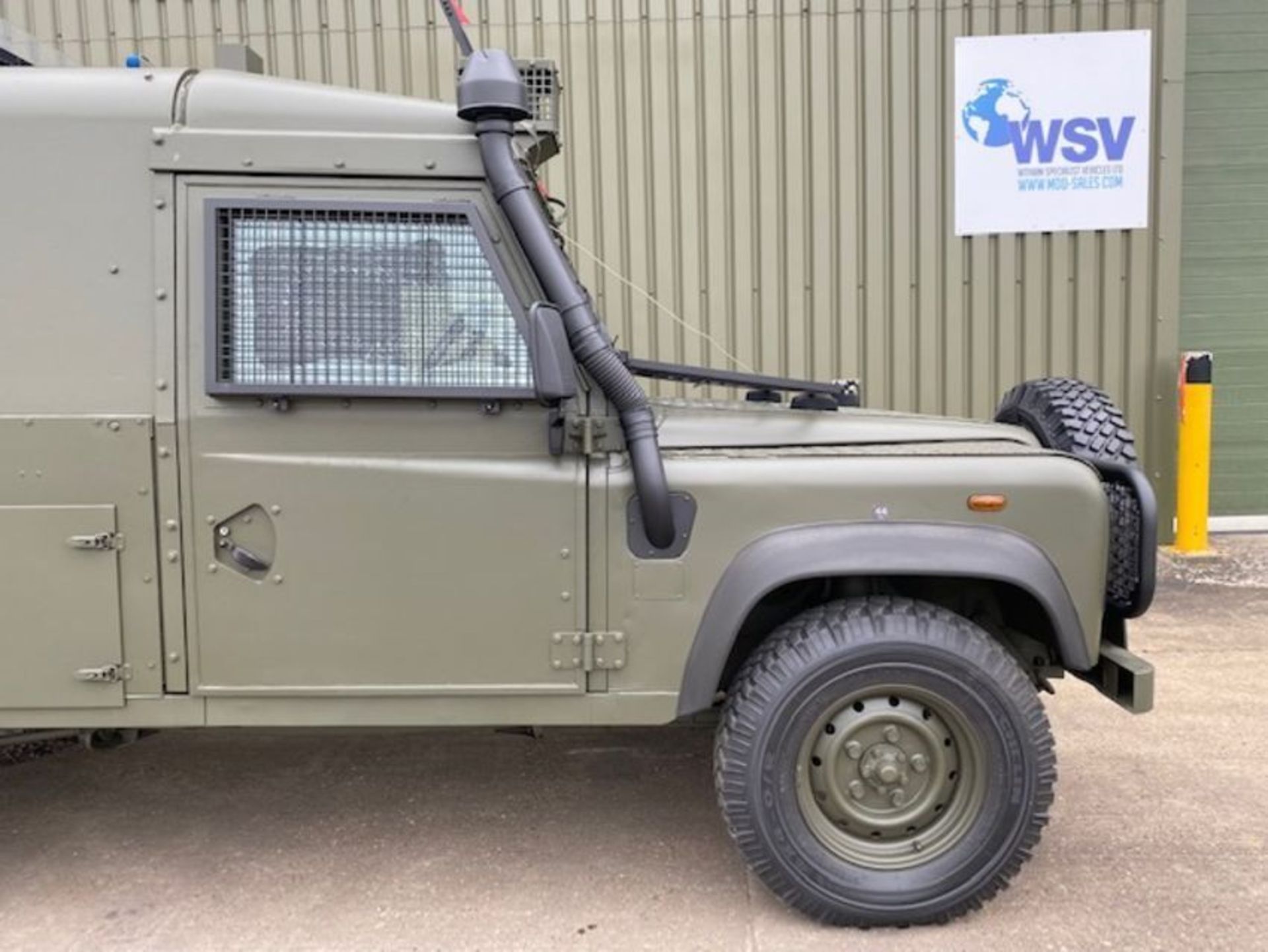 Land Rover Defender Snatch 2B 300Tdi armoured RHD - Image 9 of 53