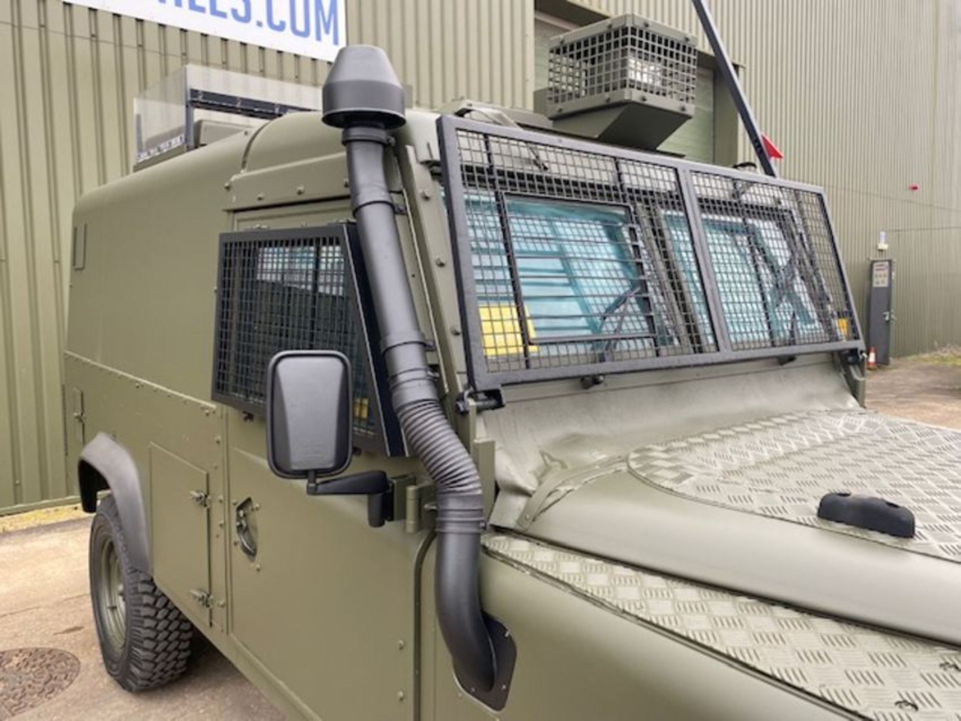 Land Rover Defender Snatch 2B 300Tdi armoured RHD - Image 23 of 53