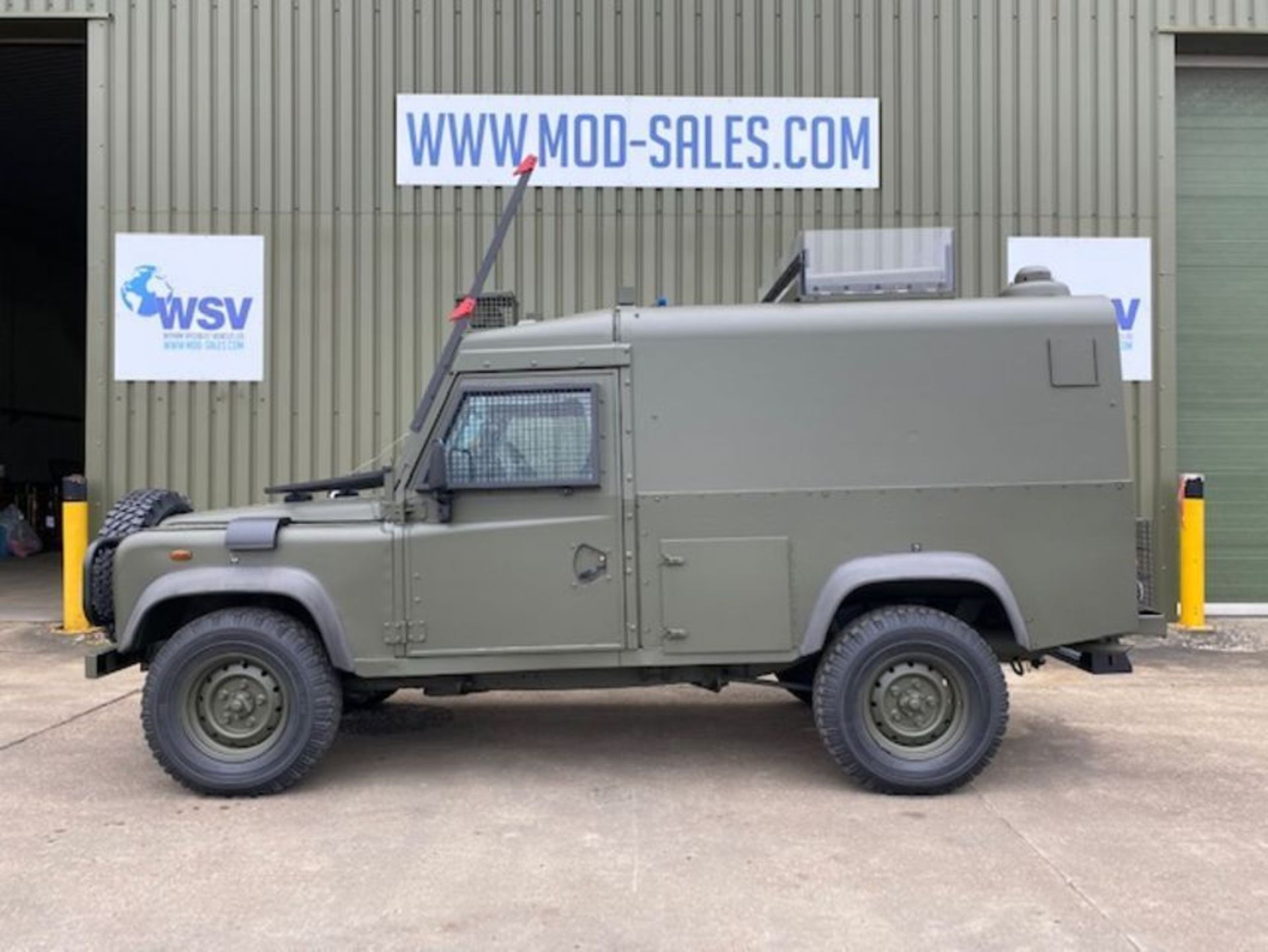 Land Rover Defender Snatch 2B 300Tdi armoured RHD - Image 5 of 53