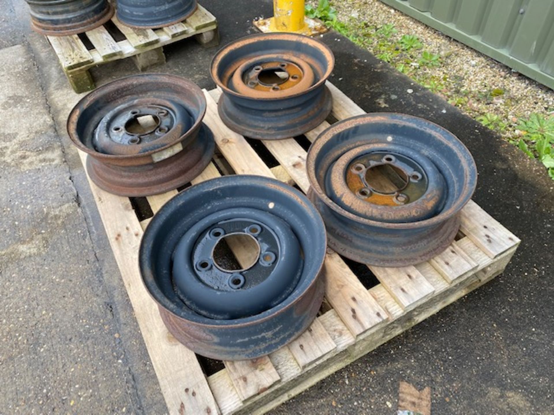 Heavy duty Land Rover Wheel Rims x 4 - Image 2 of 7