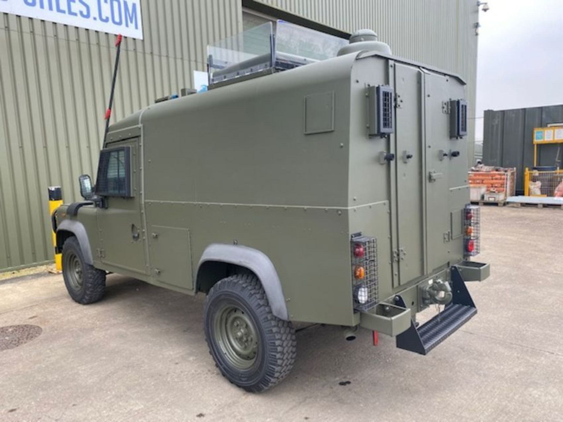 Land Rover Defender Snatch 2B 300Tdi armoured RHD - Image 13 of 53