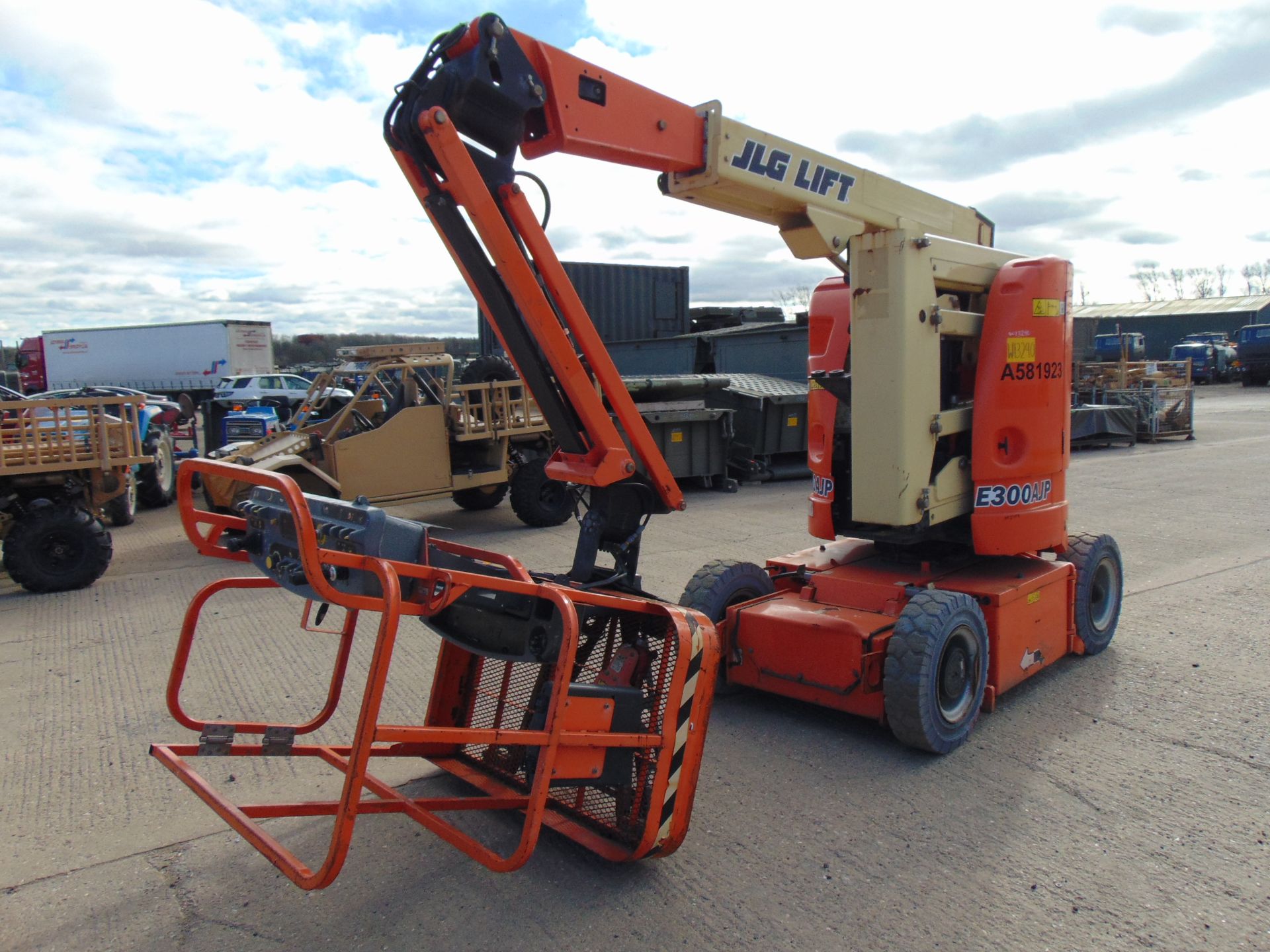 2012 JLG E300AJP Articulated Electric Boom Lift ONLY 605 HOURS! - Image 7 of 22