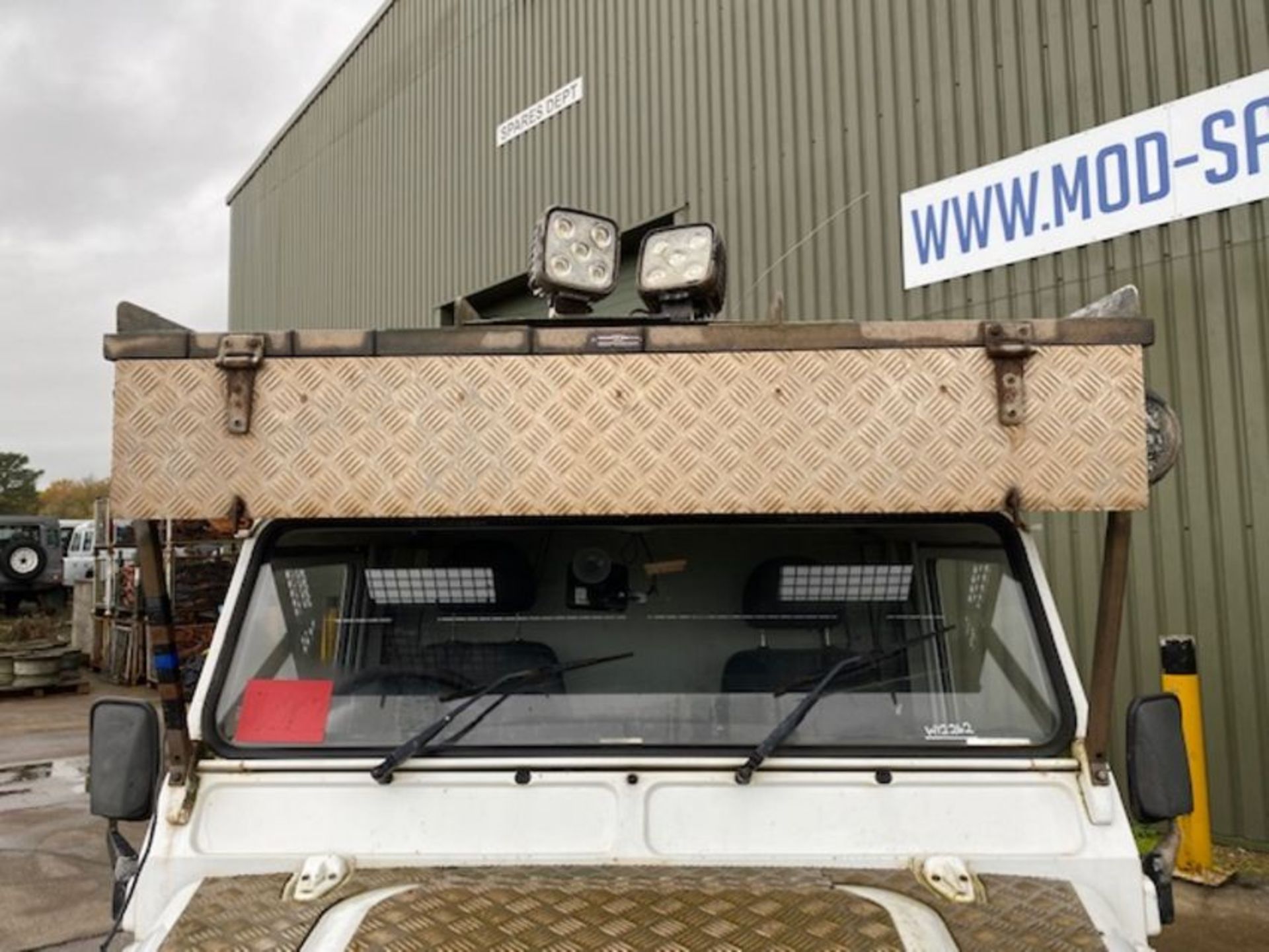 1 Owner 2011 Land Rover Defender 110 Puma hardtop 4x4 Utility vehicle (mobile workshop) - Image 15 of 51