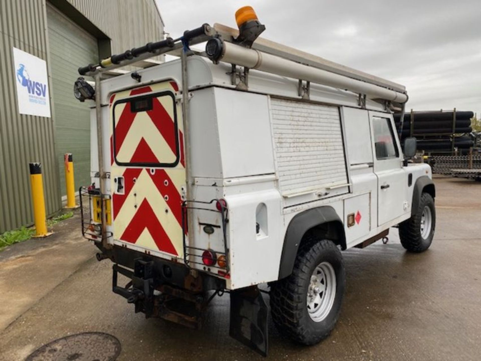 1 Owner 2011 Land Rover Defender 110 Puma hardtop 4x4 Utility vehicle (mobile workshop) - Image 8 of 51