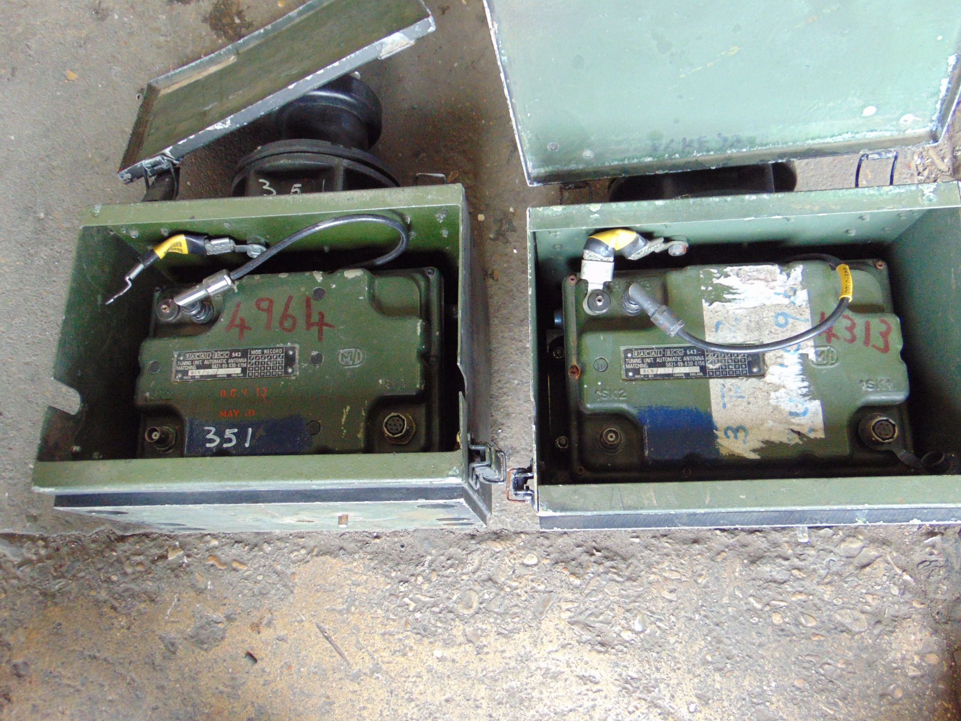 2x Land Rover Wing Boxes c/w Tuner Units and base - Bild 2 aus 3