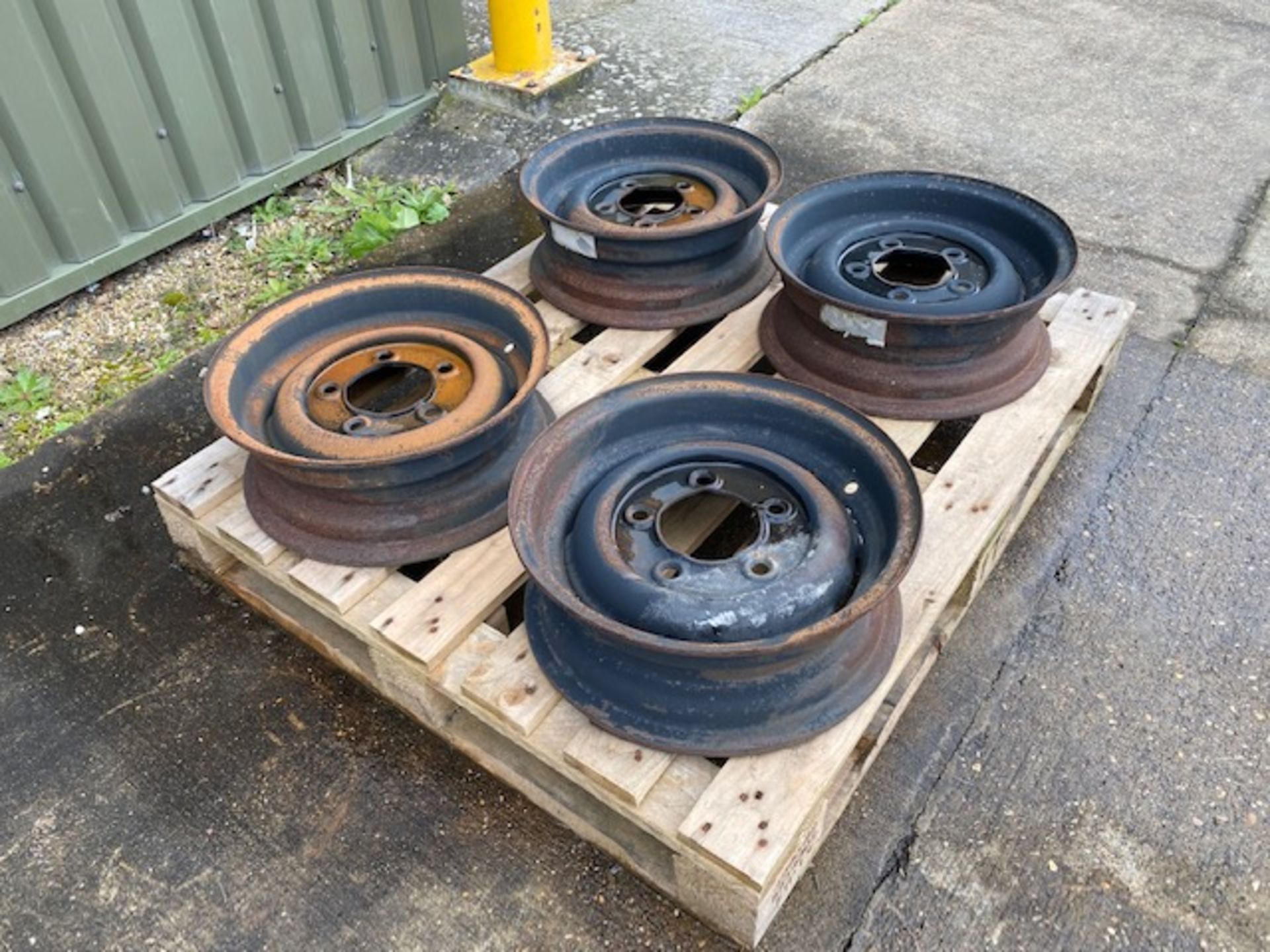 Heavy duty Land Rover Wheel Rims x 4 - Image 6 of 7