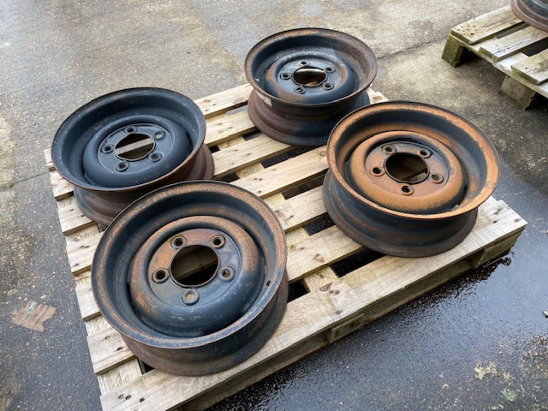 Heavy duty Land Rover Wheel Rims x 4 - Image 4 of 7