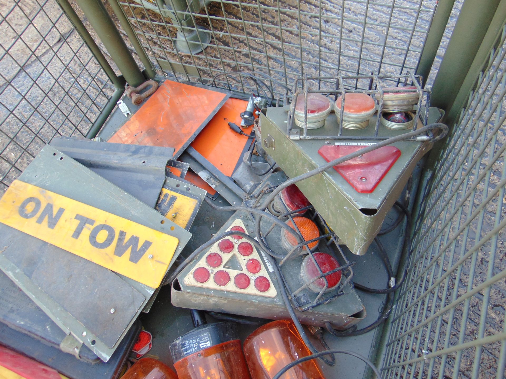 1x Stillage of Warning Lights, Beacons Waring Triangle etc Approx 150 - Image 4 of 4
