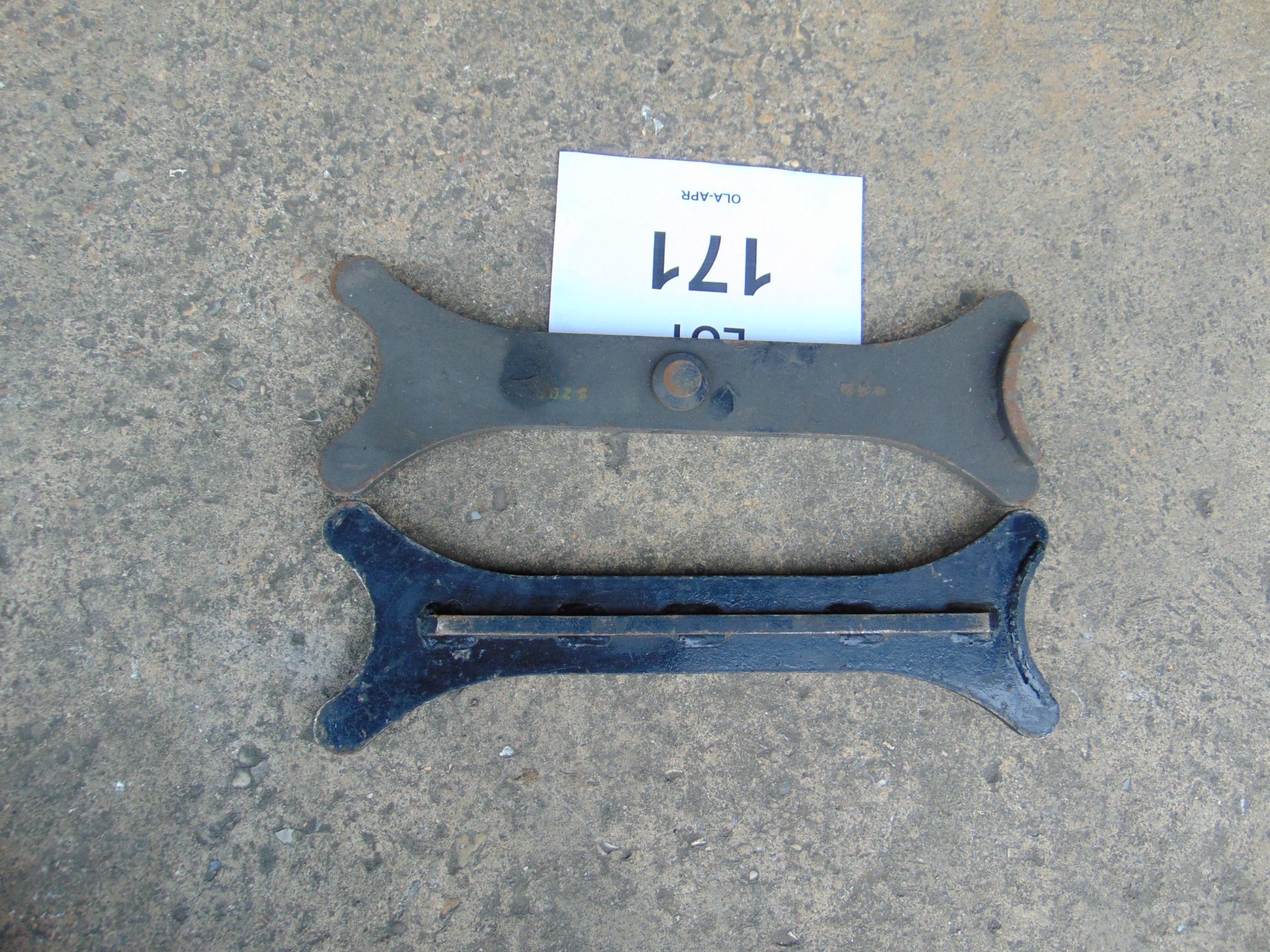 1x Pir of CVRT Track Removal Tools - Image 4 of 5