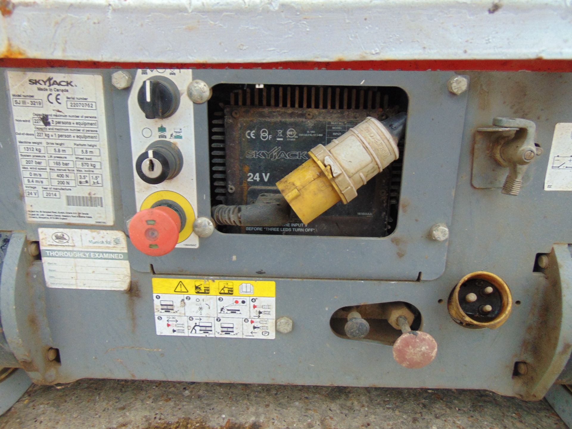 SKYJACK SJIII 3219 Electric Scissor Lift Access Platform ONLY 95 Hours! - Image 9 of 13