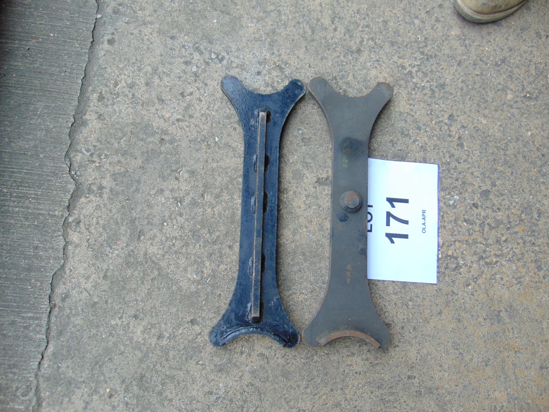 1x Pir of CVRT Track Removal Tools - Image 3 of 5