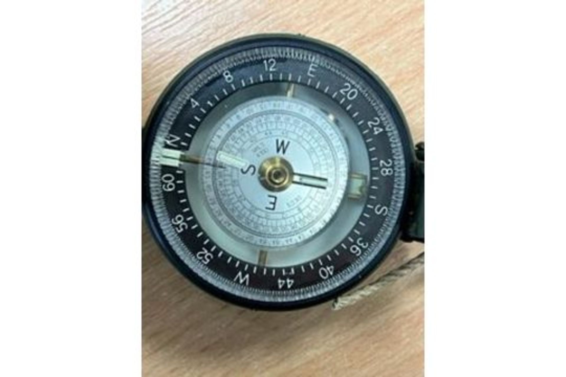 FRANCIS BAKER M88 BRITISH ARMY PRISMATIC COMPASS IN MILS NATO MARKS - Image 3 of 5