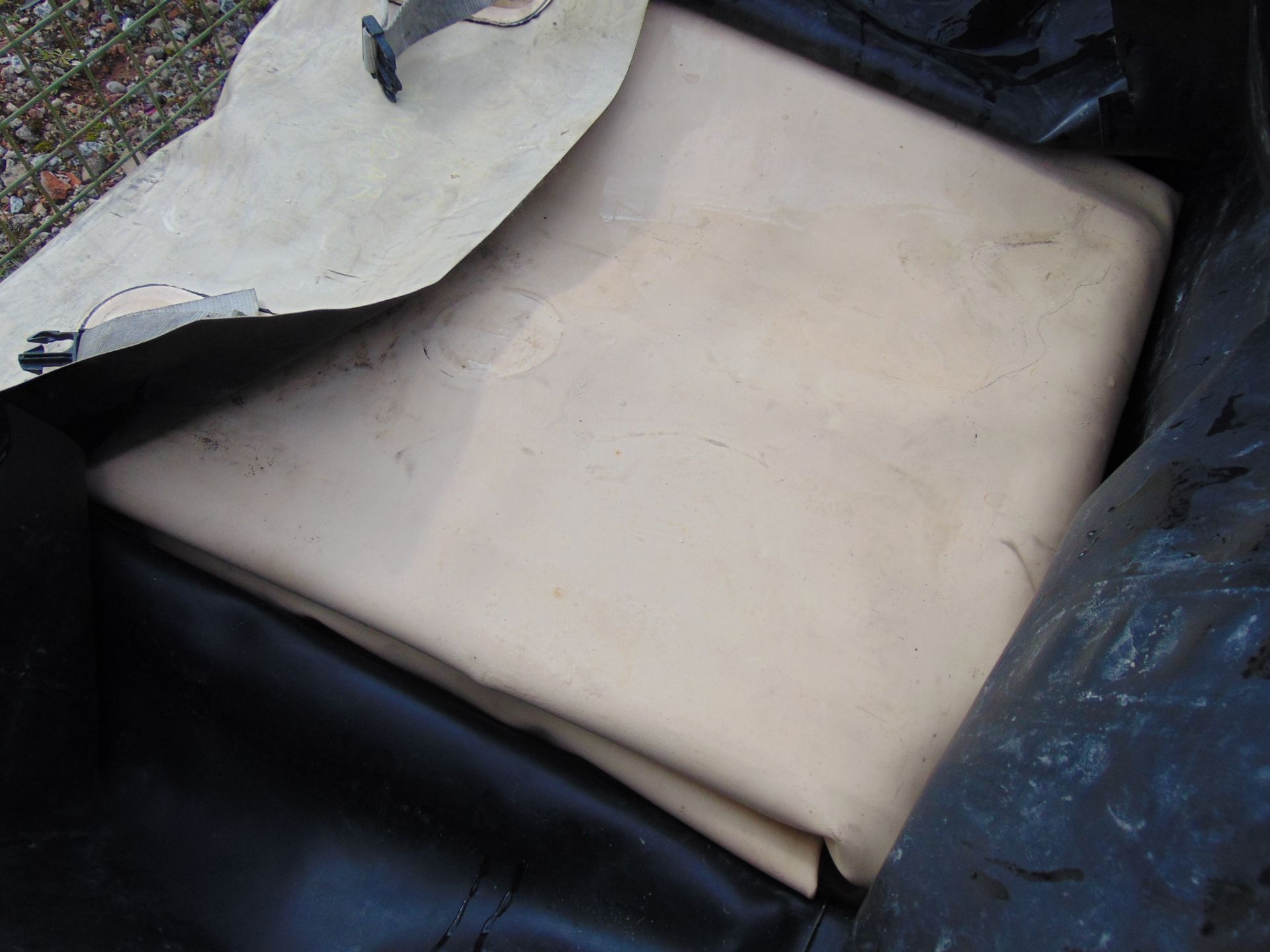 Bladder Tank c/w Fittings - Image 2 of 2