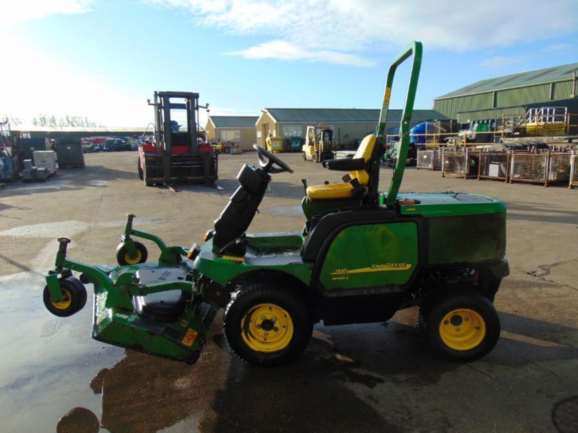2009 John Deere 1445 Series II Ride On Mower with Fast Back Commercial 62 Cutting Deck 2473 HOURS! - Image 4 of 17