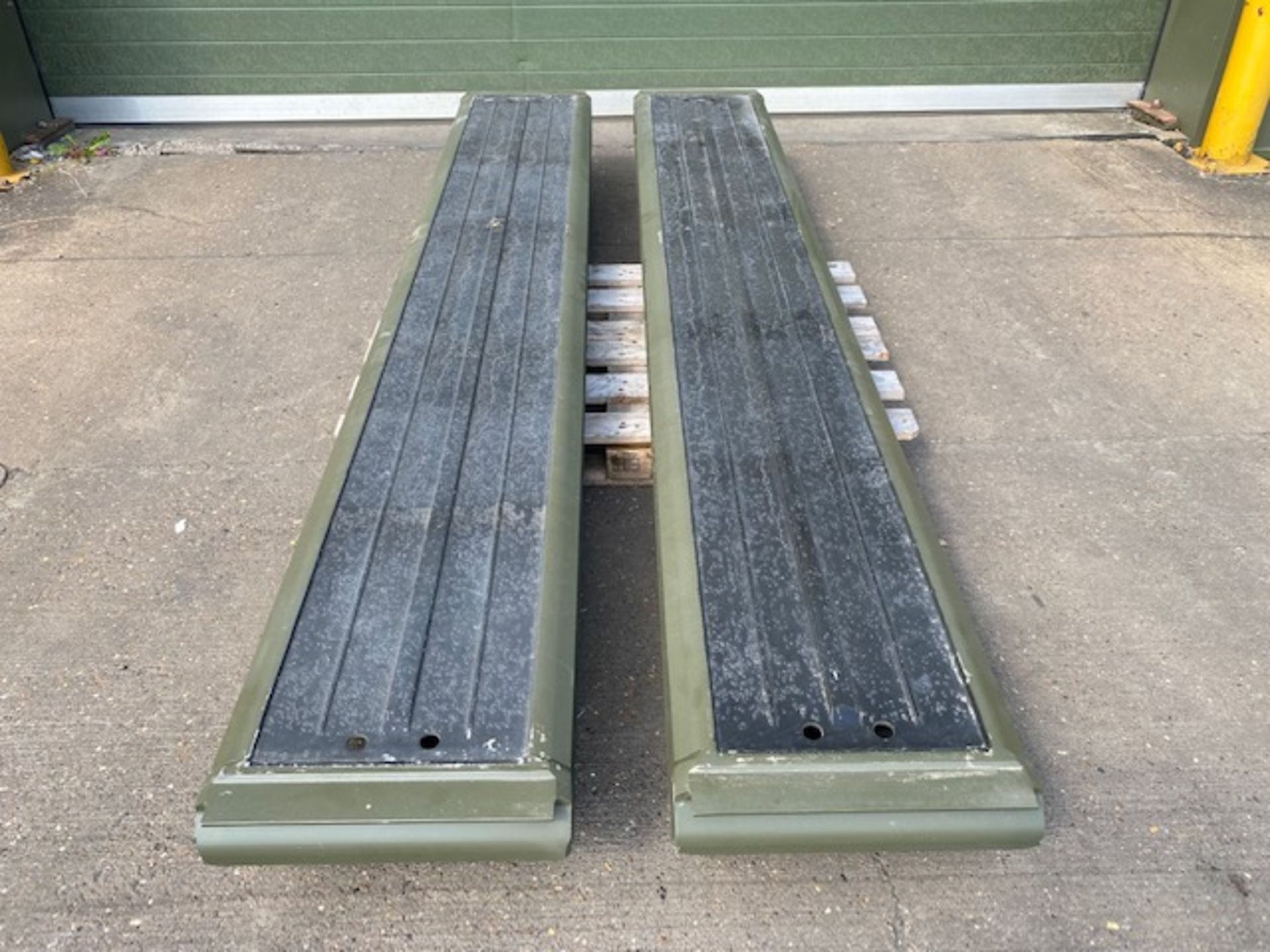 Pair of Heavy duty Aluminium Infill Decks/Ramps - Image 2 of 8