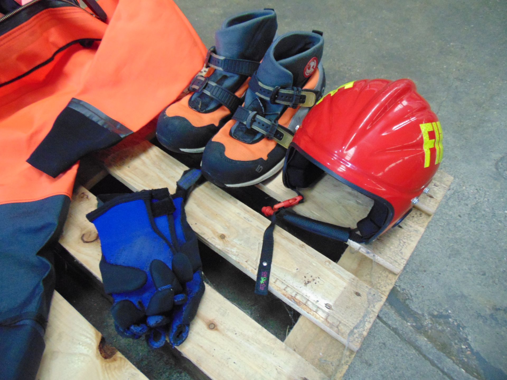Scuba Divers Kit inc Polar Bears Dry Suit, Boots, Gloves, Helmet - Image 7 of 12