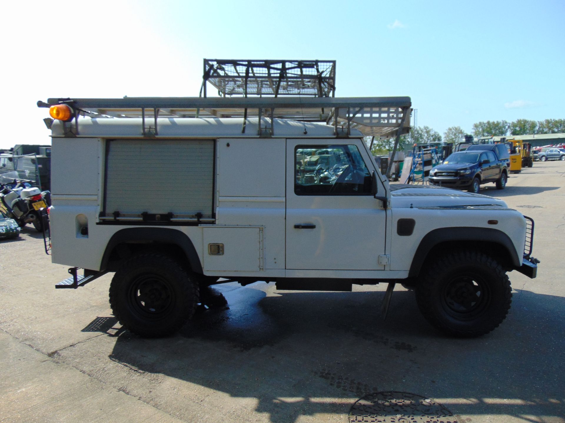 2011 Land Rover Defender 110 Puma hardtop 4x4 Utility vehicle (mobile workshop) with hydraulic winch - Image 6 of 53