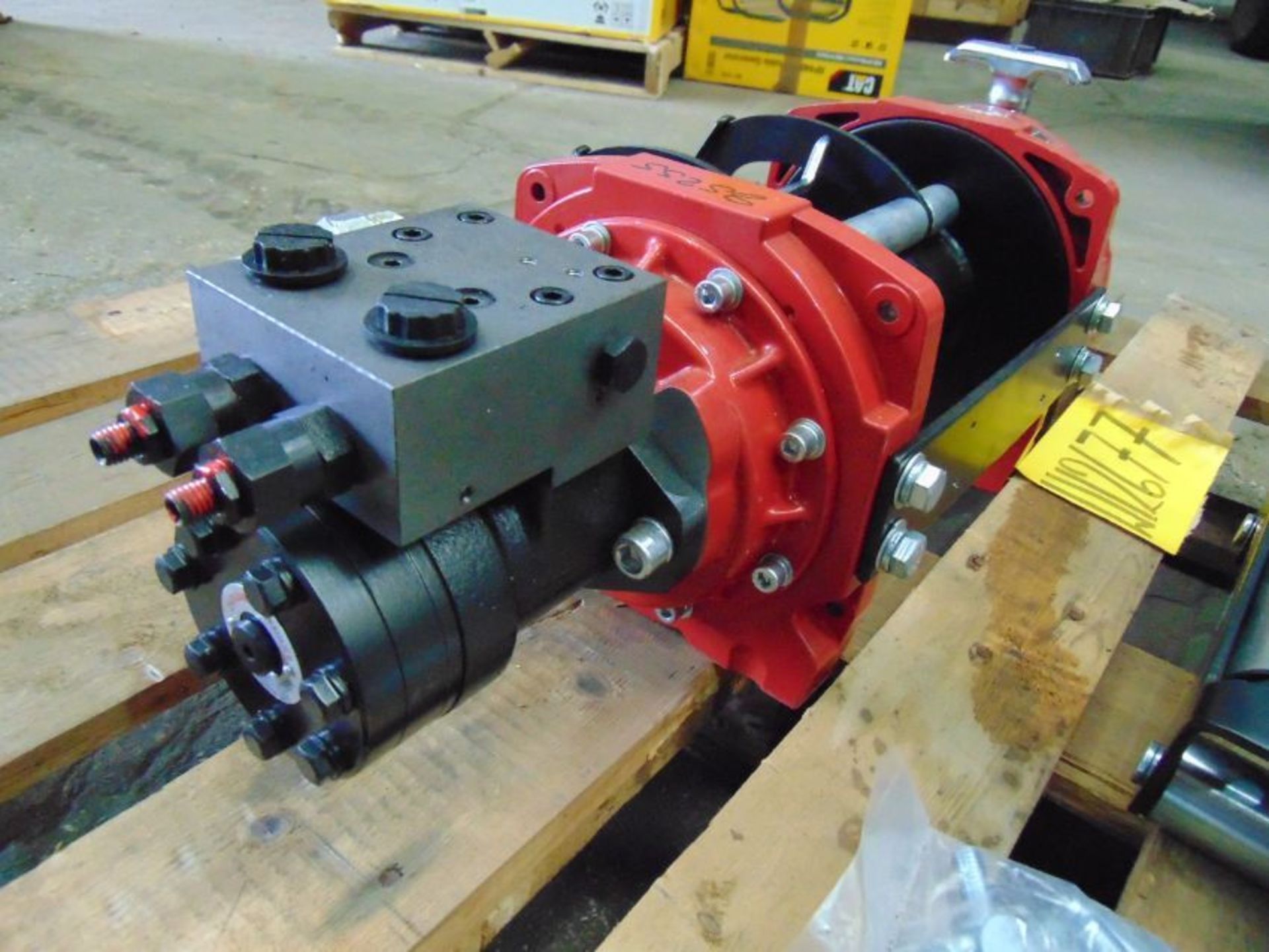 New Unused 8000Kg Hydraulic Winch - Image 2 of 6