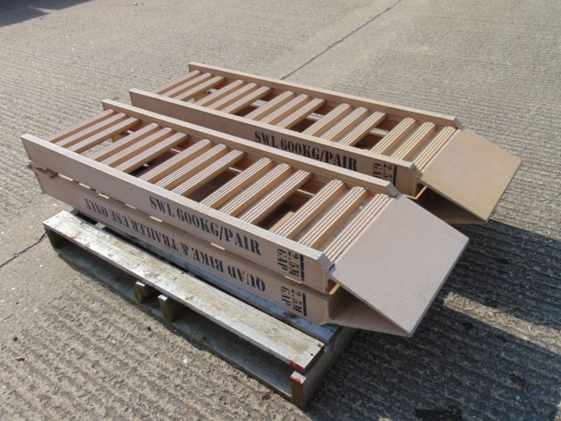 Pair of Heavy Duty Aluminium Folding Quad Bike Ramps, 3.1m long, SWL Per Ramp 600kg - Image 2 of 7