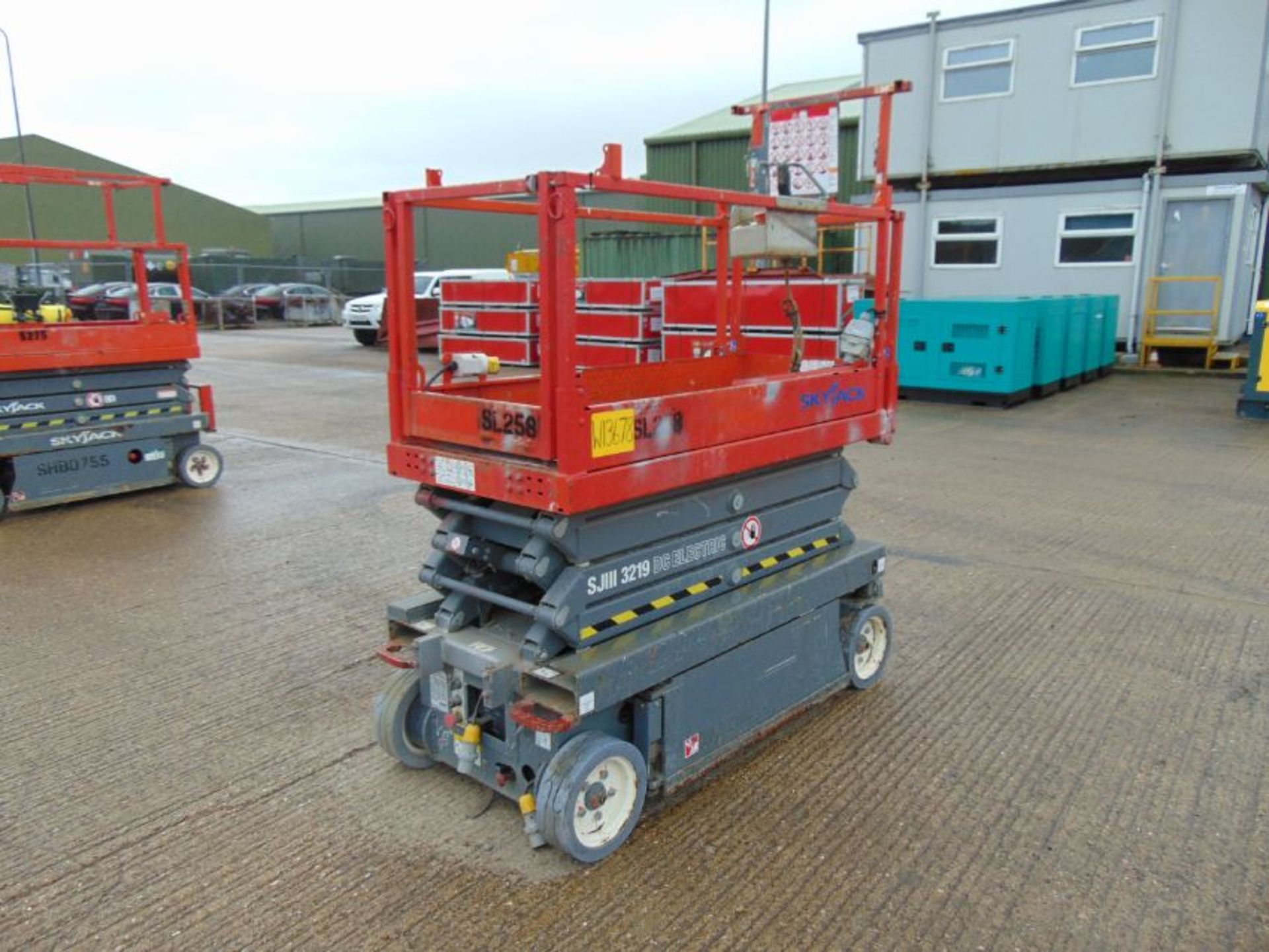 SKYJACK SJIII 3219 Electric Scissor Lift Access Platform ONLY 77 Hours! - Image 2 of 13