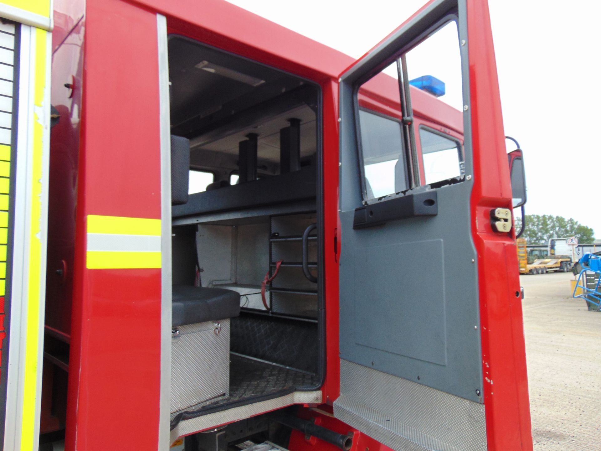 MAN 4x2 Fire Engine C/W Winch ONLY 43,461km - Image 30 of 43