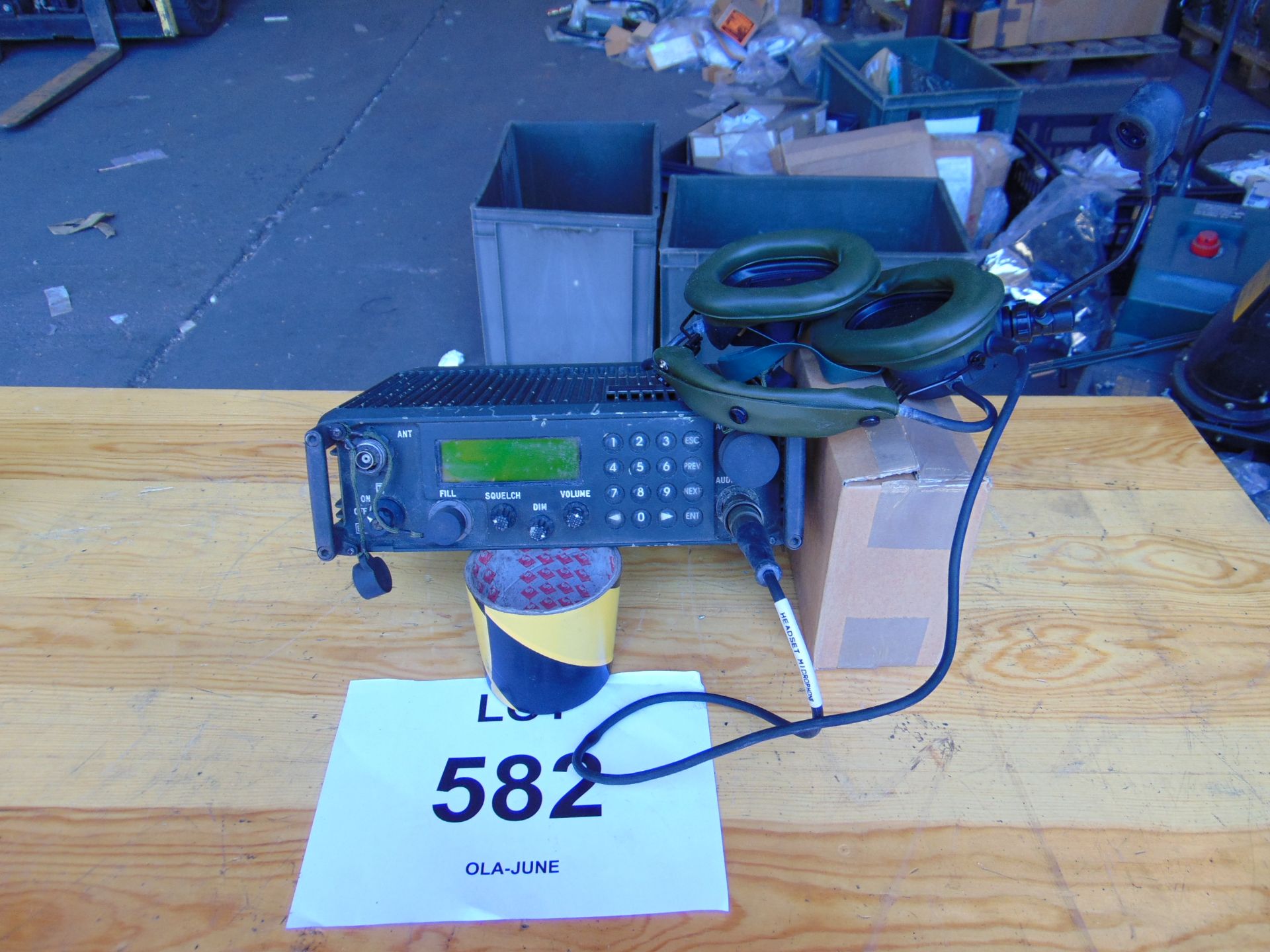Clansman RT 346 Transmitter Receiver Manufactured by Raytheon c/w Battery & Headset - Bild 3 aus 5