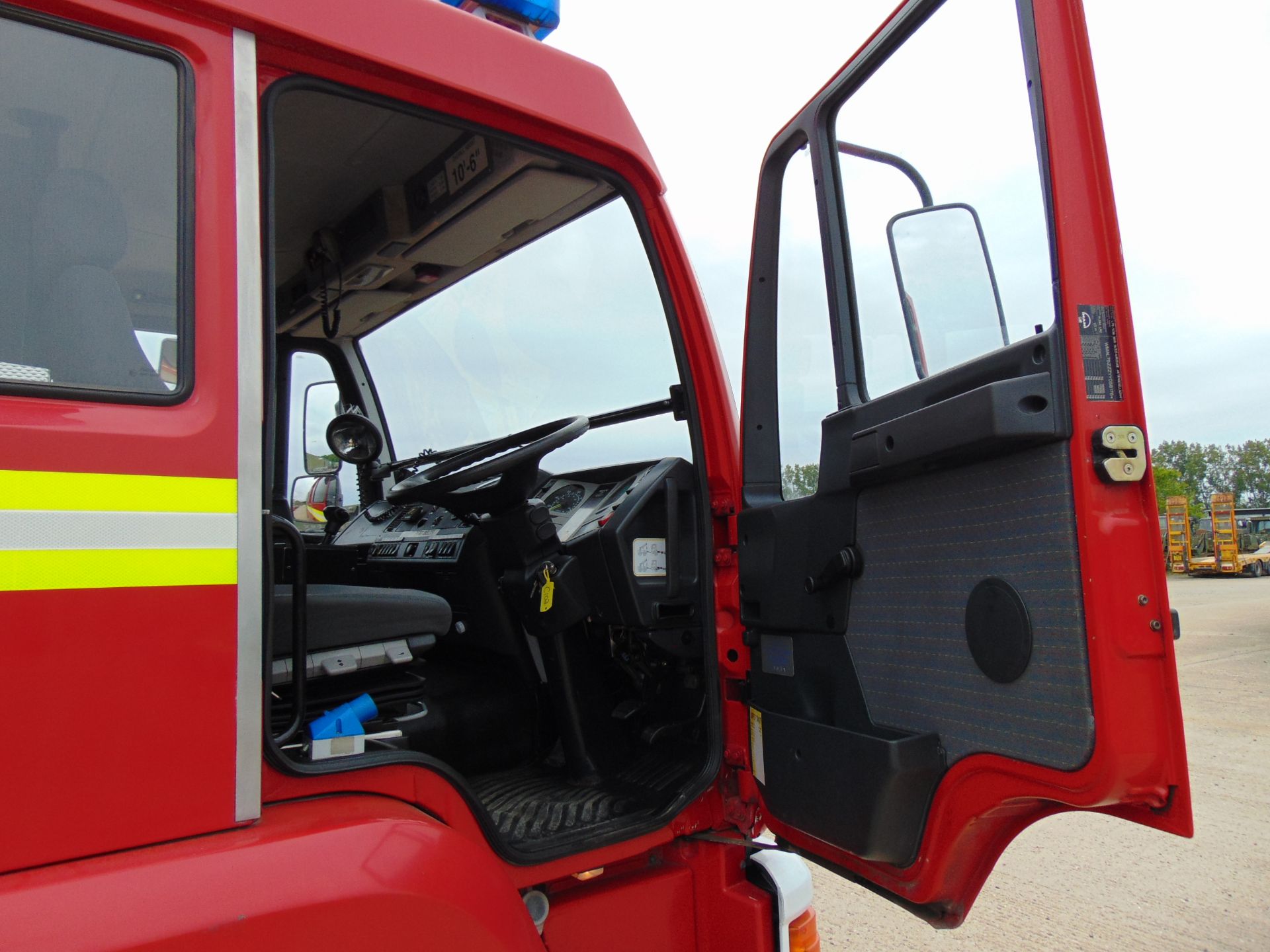 MAN 4x2 Fire Engine C/W Winch ONLY 43,461km - Image 34 of 43